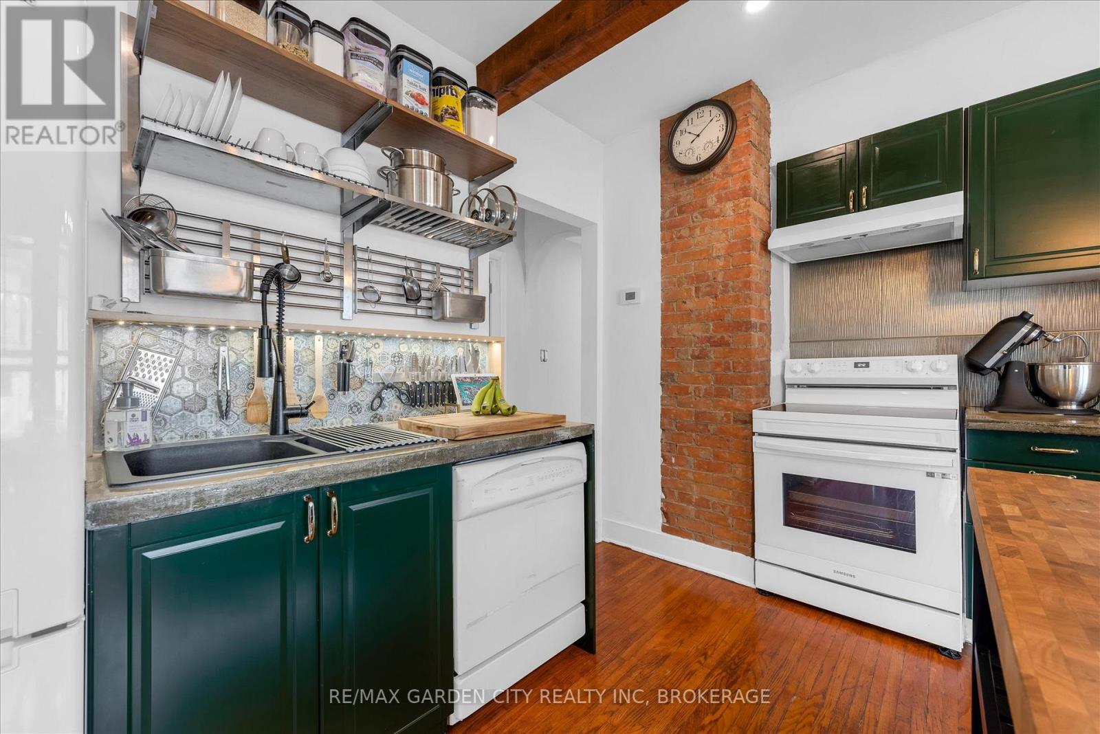19 Thomas Street, St. Catharines, Ontario  L2R 6L7 - Photo 7 - X13090534