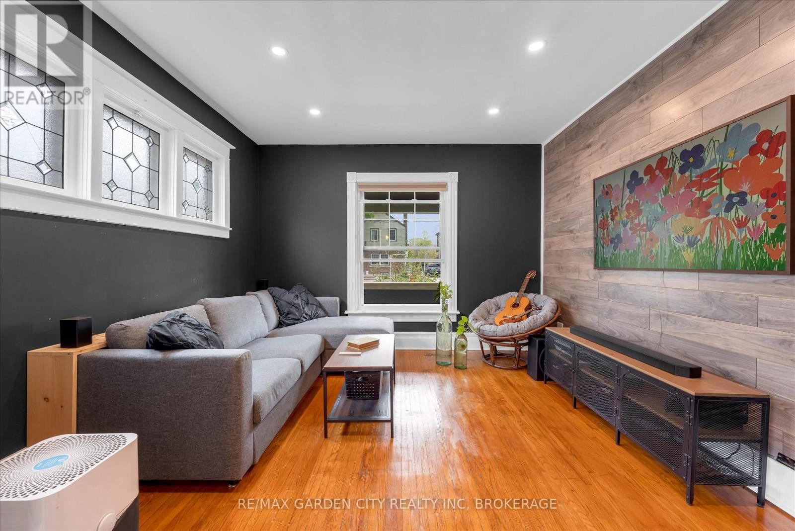 19 Thomas Street, St. Catharines, Ontario  L2R 6L7 - Photo 8 - X13090534