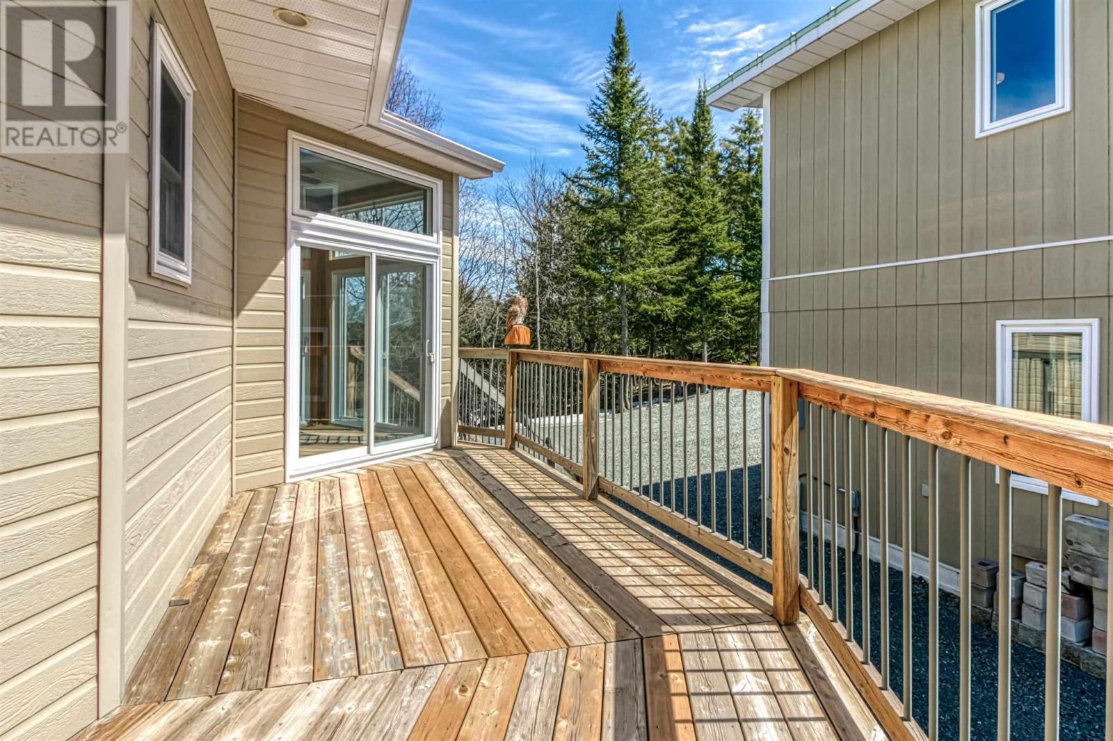 8 Evergreen Ln, Elliot Lake, Ontario  P5A 2S9 - Photo 3 - SM260841