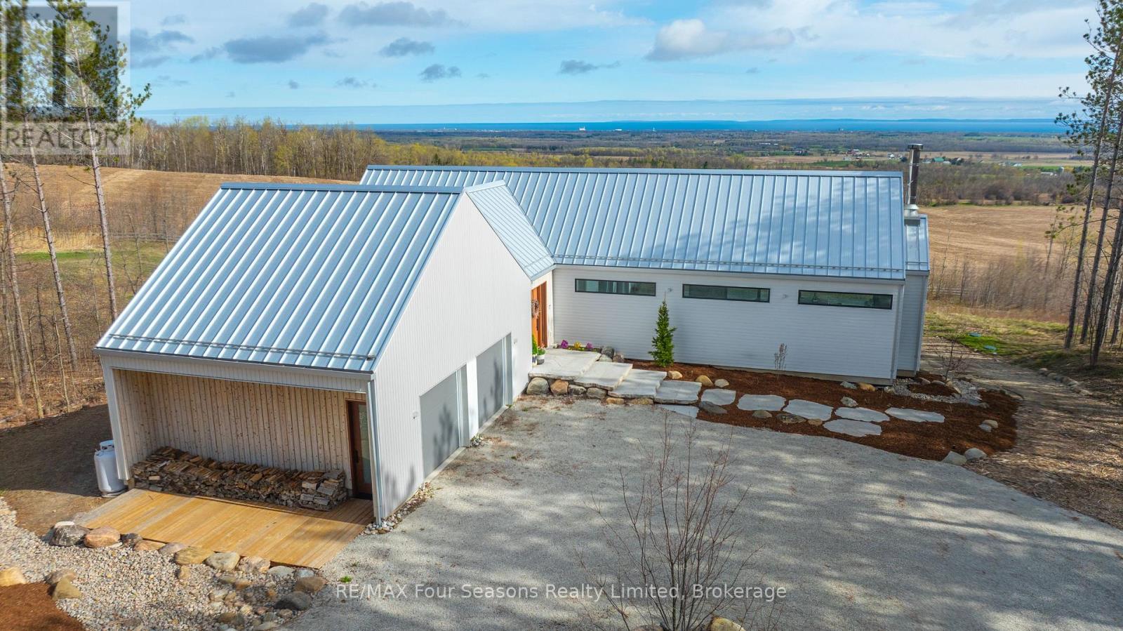 58 Sydenham Trail W, Clearview, Ontario  L0M 1H0 - Photo 2 - S13090320