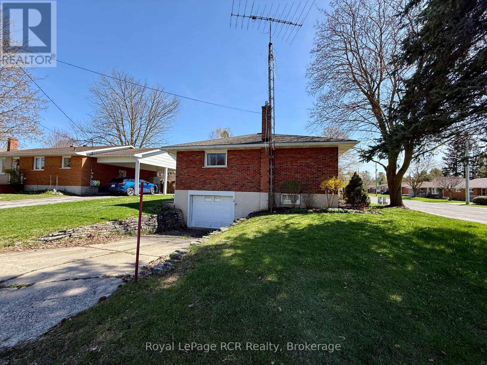 281 13th Avenue, Hanover, Ontario  N4N 2V9 - Photo 4 - X13090336