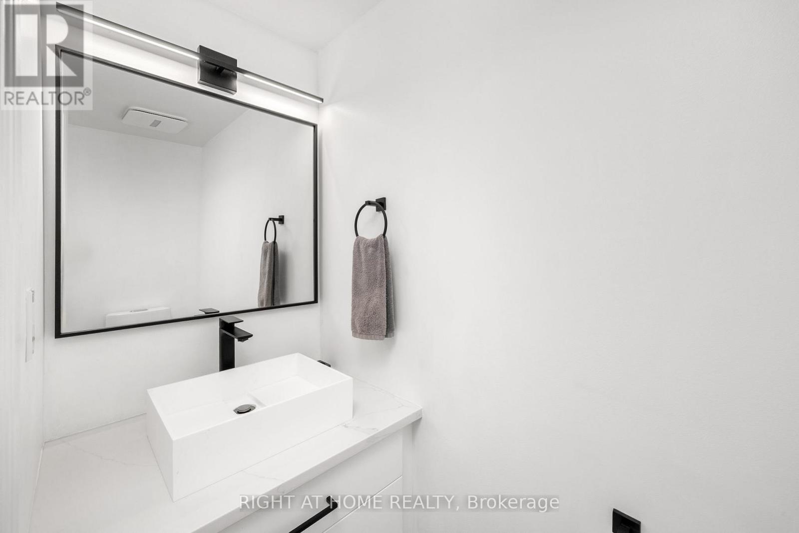 4304 - 43 Sudbury Street, Toronto, Ontario  M6J 3W6 - Photo 17 - C12856676