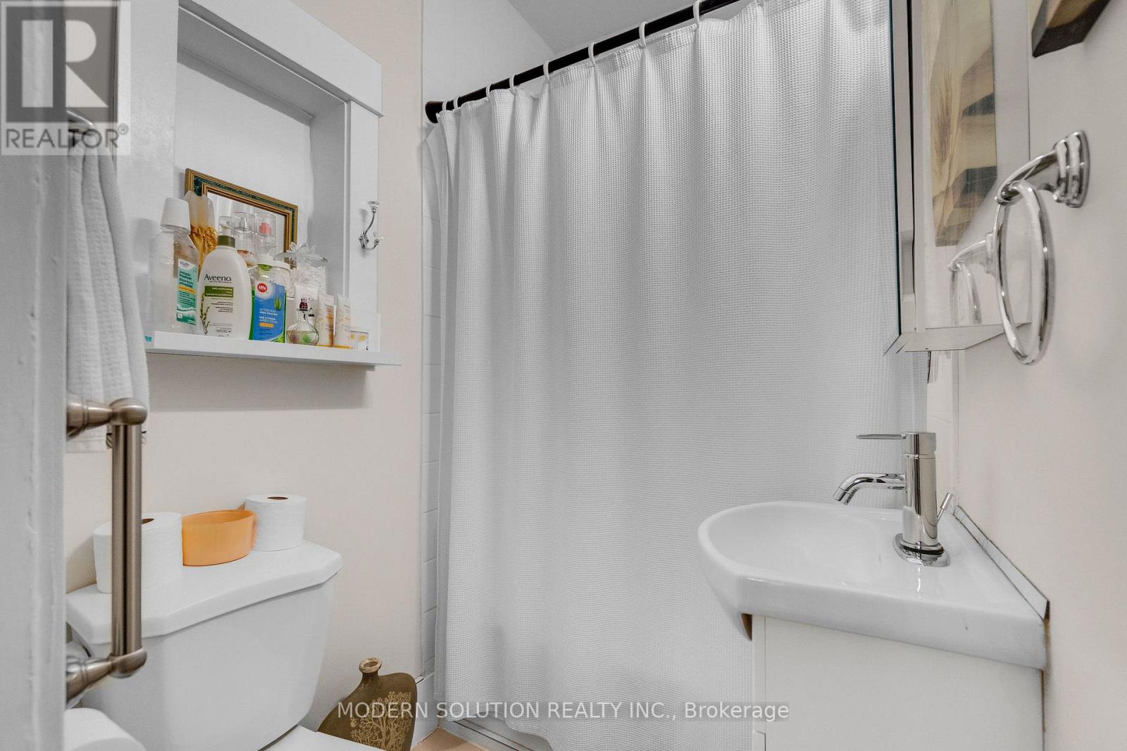 741 Milverton Boulevard, Toronto, Ontario  M4C 1Y3 - Photo 20 - E13019050