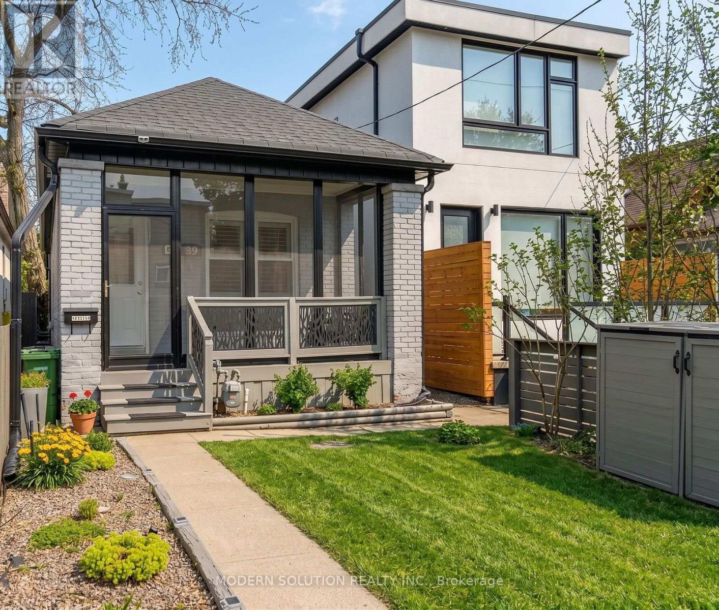 741 Milverton Boulevard, Toronto, Ontario M4C 1Y3 - Photo 2 - E13019050