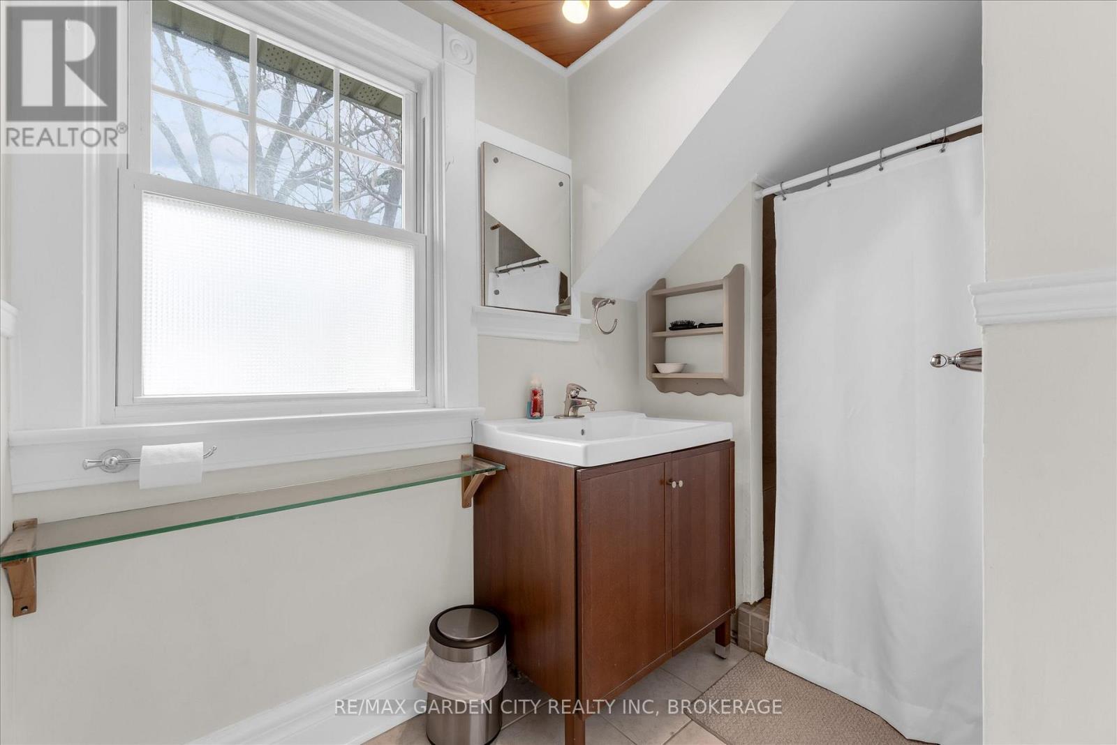 19 Thomas Street, St. Catharines, Ontario  L2R 6L7 - Photo 18 - X13090534