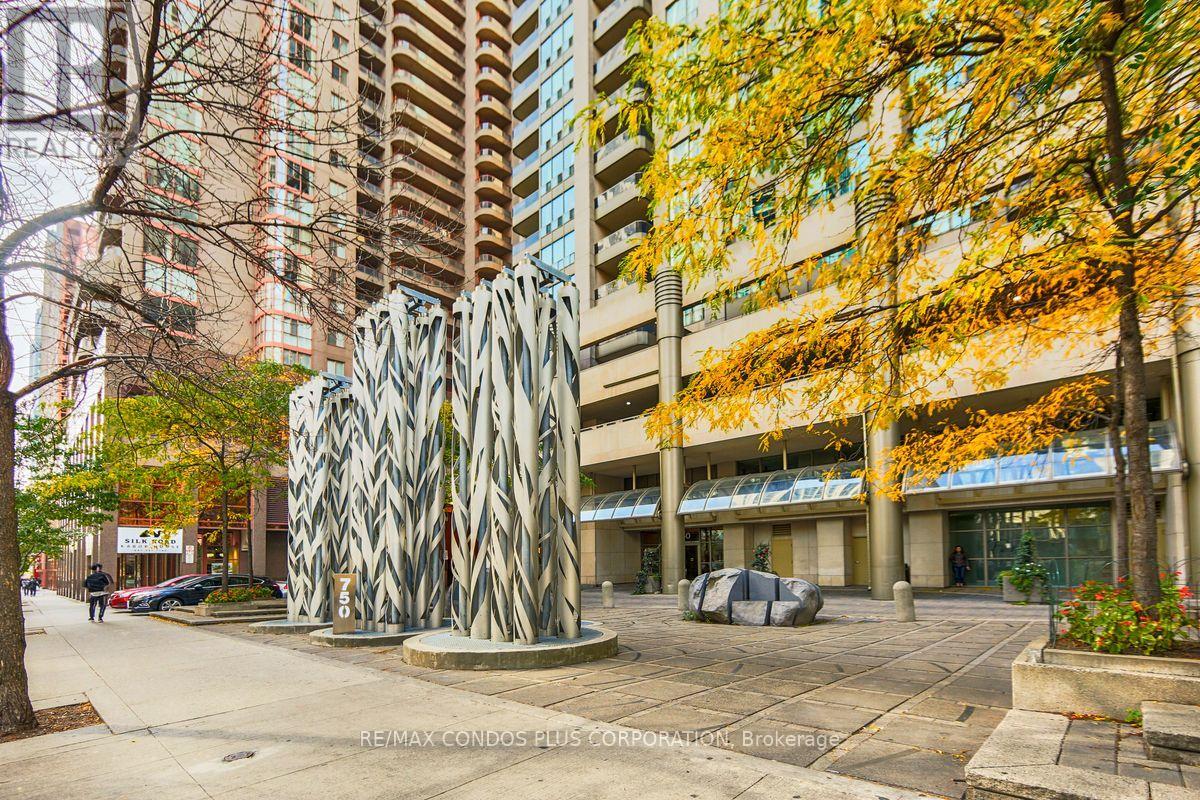 1707 - 750 Bay Street, Toronto, Ontario  M5G 1N6 - Photo 10 - C13090178