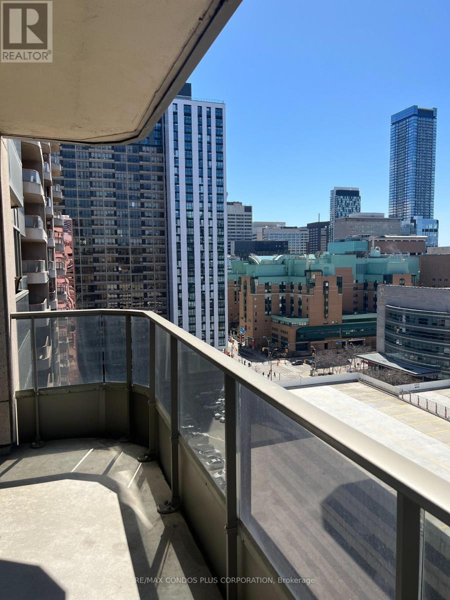 1707 - 750 Bay Street, Toronto, Ontario  M5G 1N6 - Photo 2 - C13090178