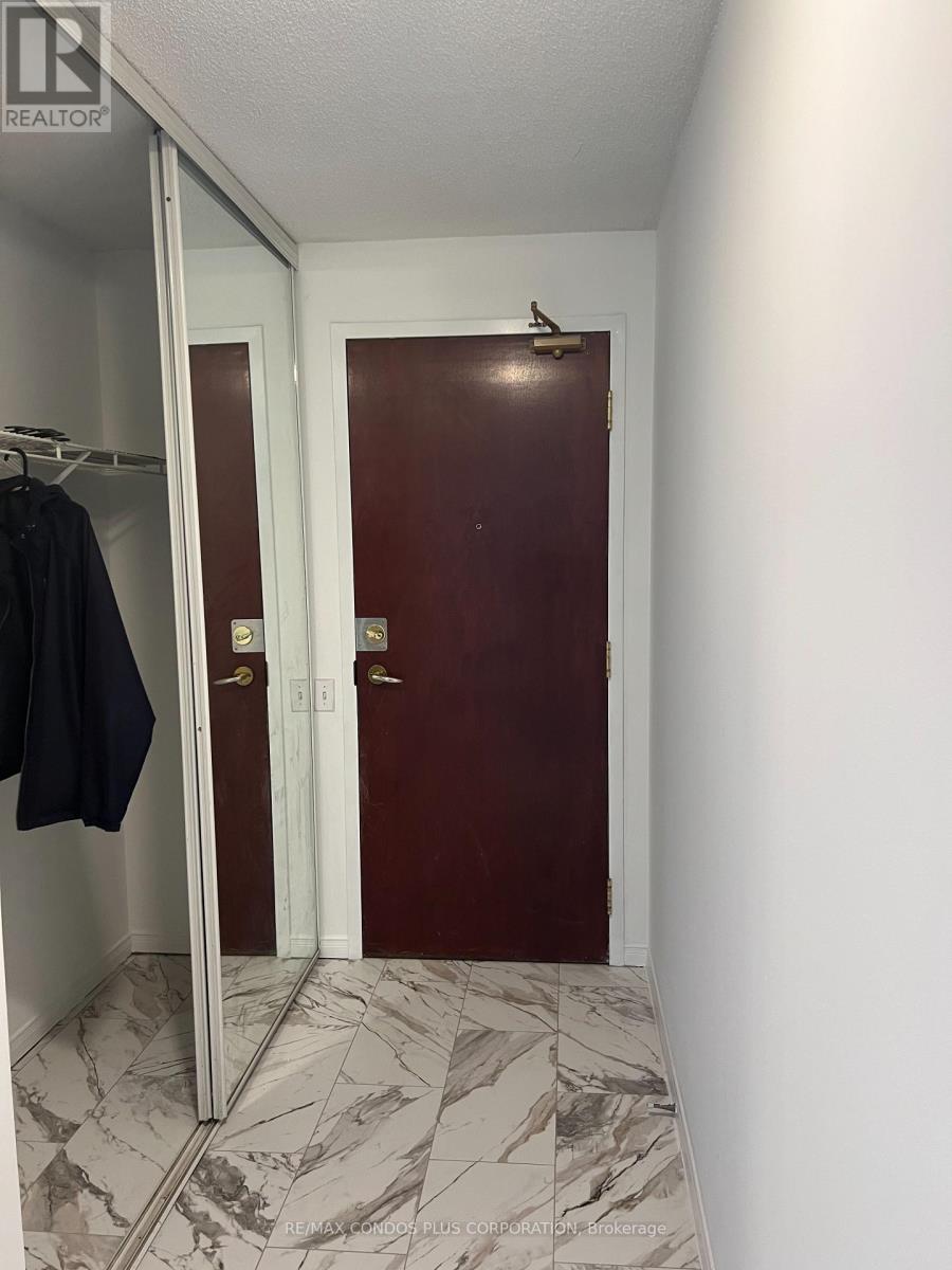 1707 - 750 Bay Street, Toronto, Ontario  M5G 1N6 - Photo 3 - C13090178