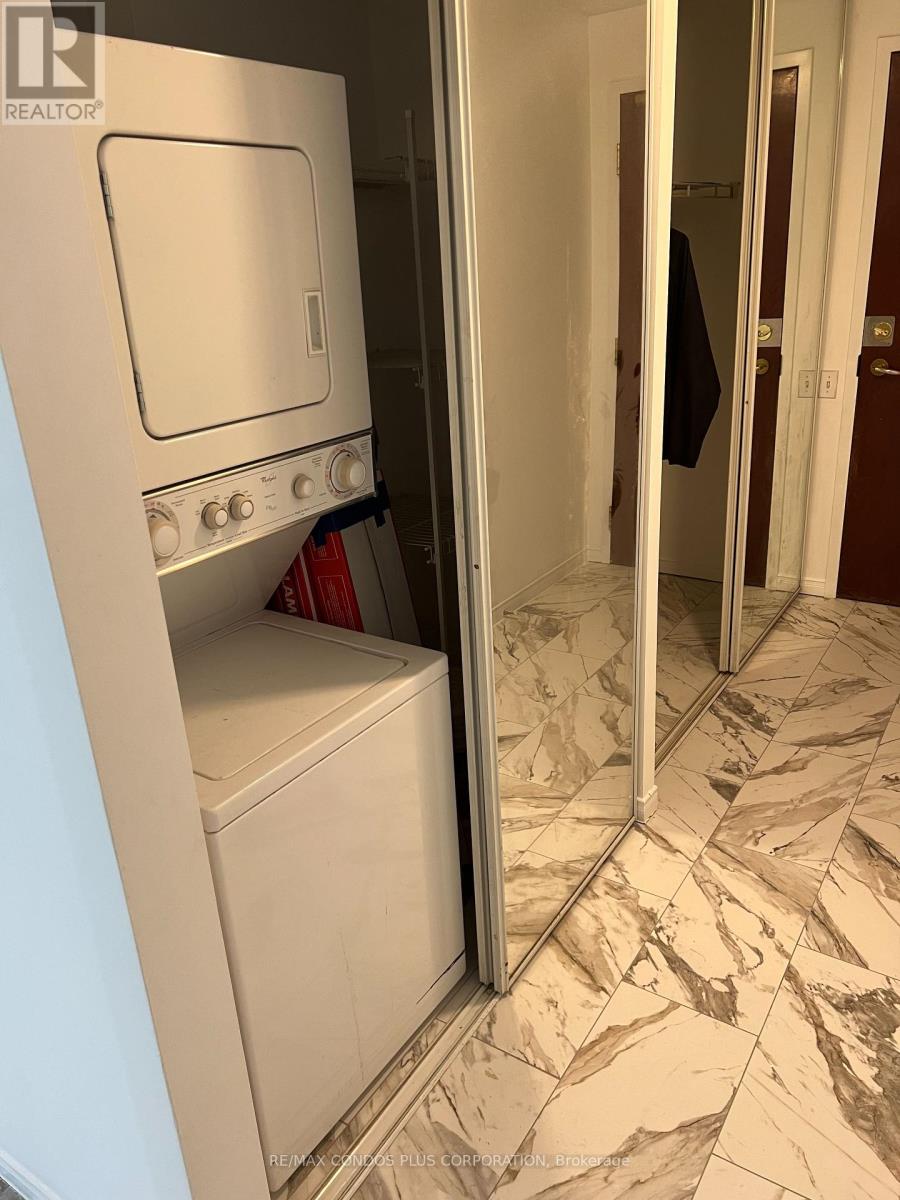 1707 - 750 Bay Street, Toronto, Ontario  M5G 1N6 - Photo 4 - C13090178