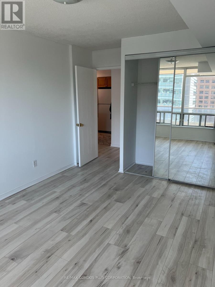 1707 - 750 Bay Street, Toronto, Ontario  M5G 1N6 - Photo 7 - C13090178
