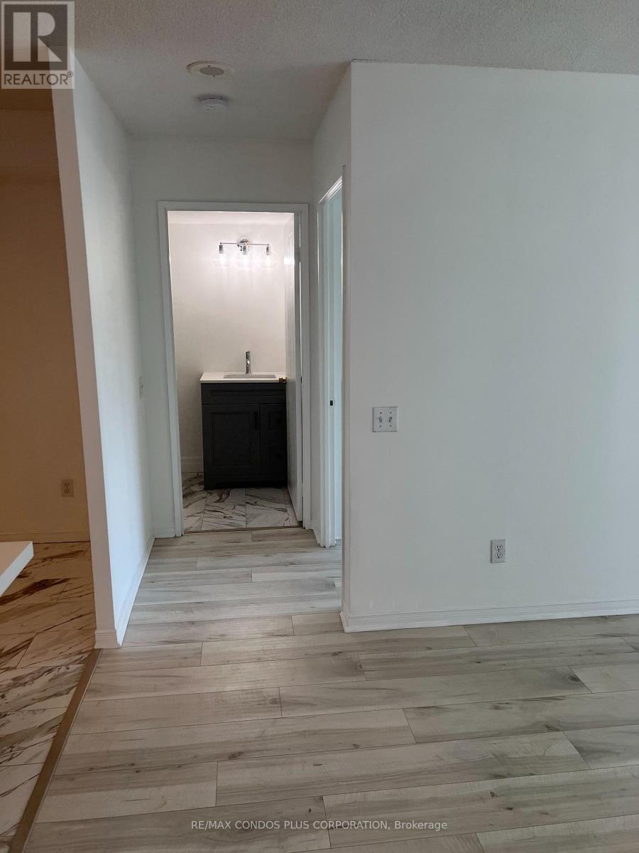 1707 - 750 Bay Street, Toronto, Ontario  M5G 1N6 - Photo 8 - C13090178