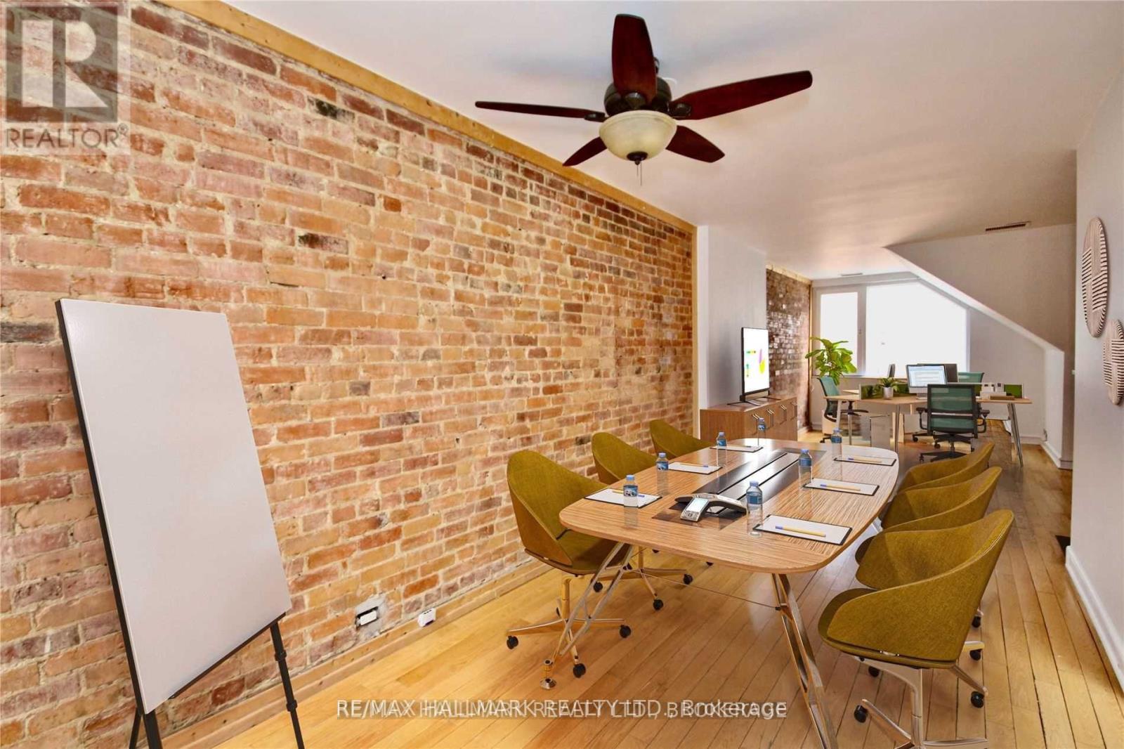 302 - 270 Adelaide Street W, Toronto, Ontario  M5H 1X6 - Photo 2 - C13090196
