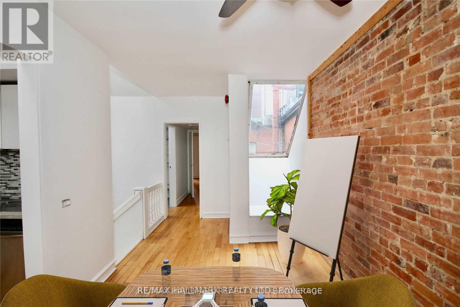 302 - 270 Adelaide Street W, Toronto, Ontario  M5H 1X6 - Photo 4 - C13090196