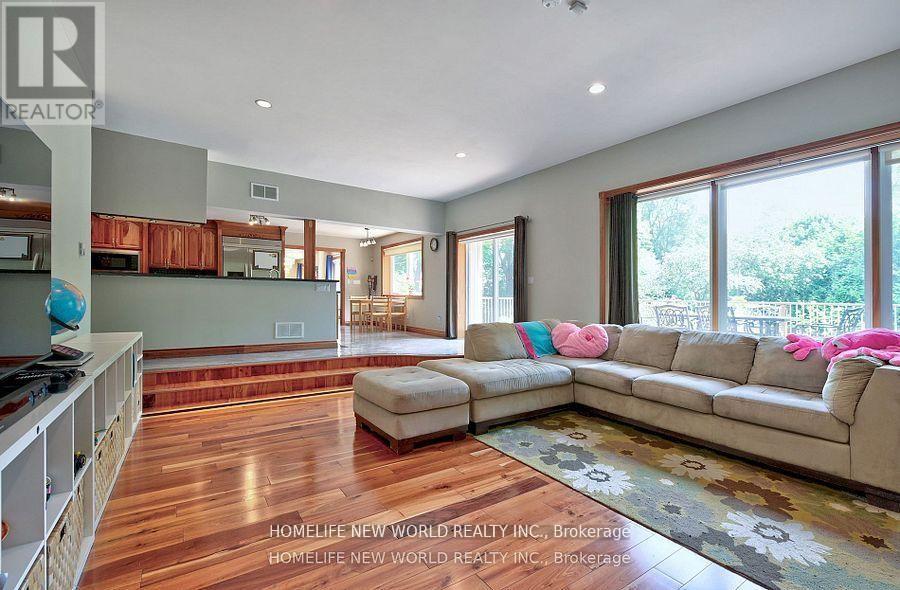 7 Sulgrave Crescent, Toronto, Ontario  M2L 1W5 - Photo 18 - C13090304