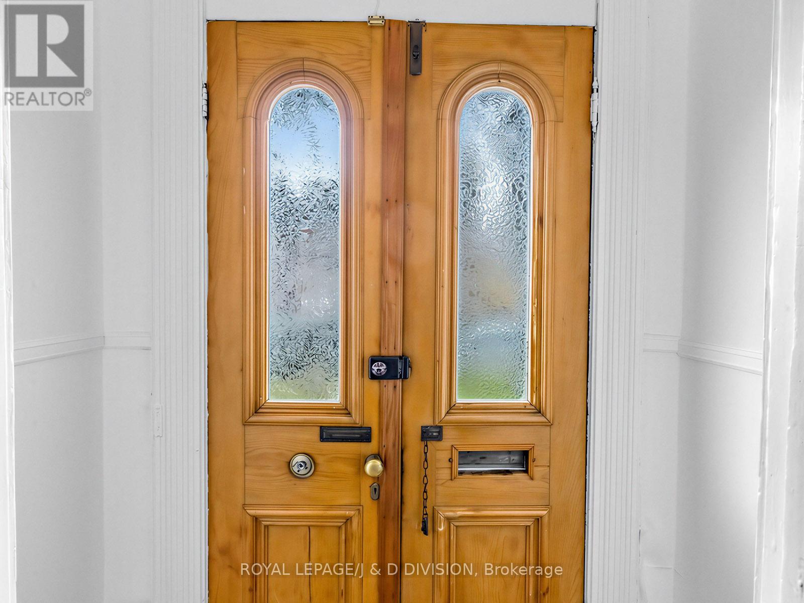 37 Henry Street, Toronto, Ontario  M5T 1W9 - Photo 4 - C13090424