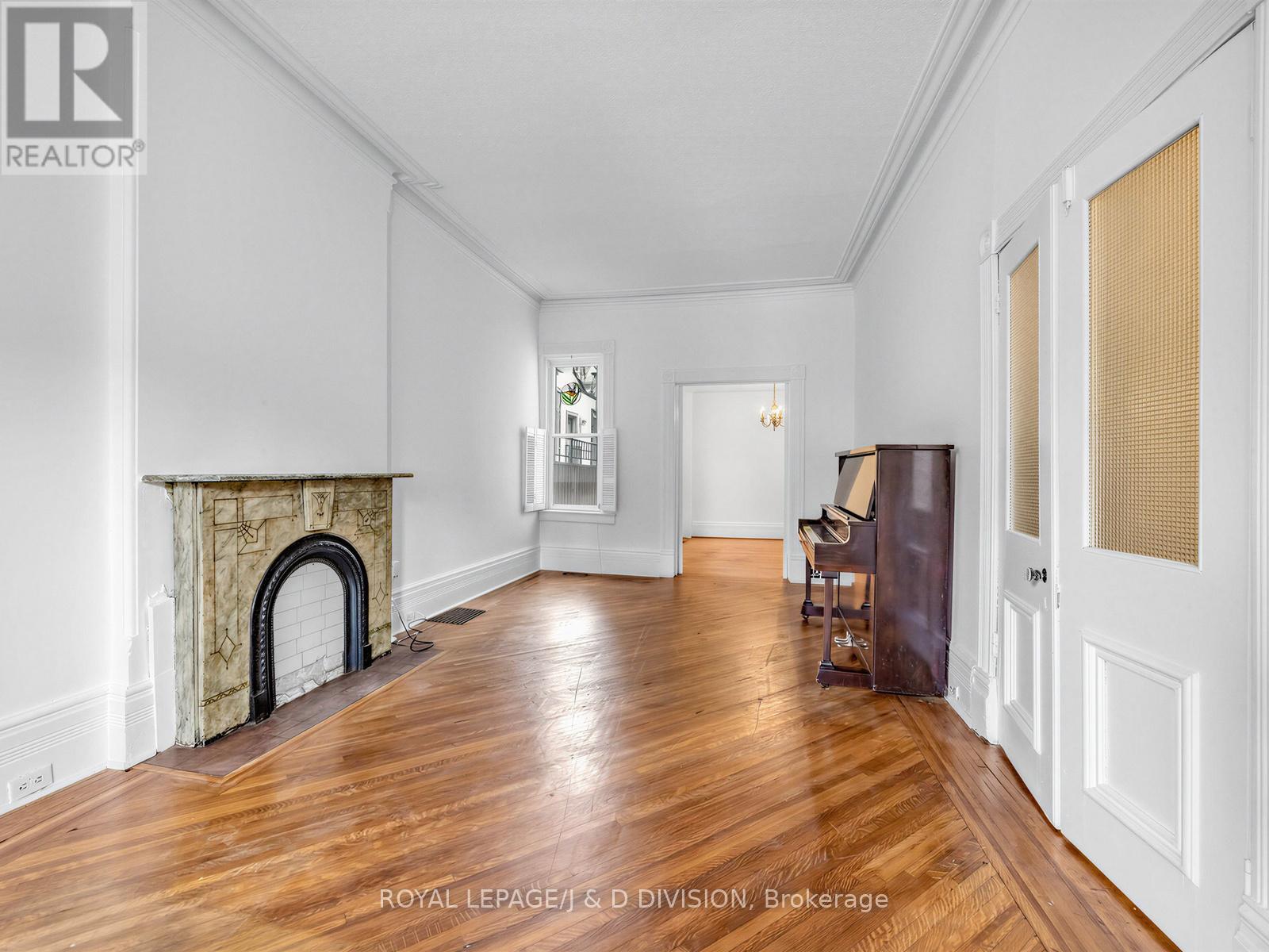 37 Henry Street, Toronto, Ontario  M5T 1W9 - Photo 7 - C13090424