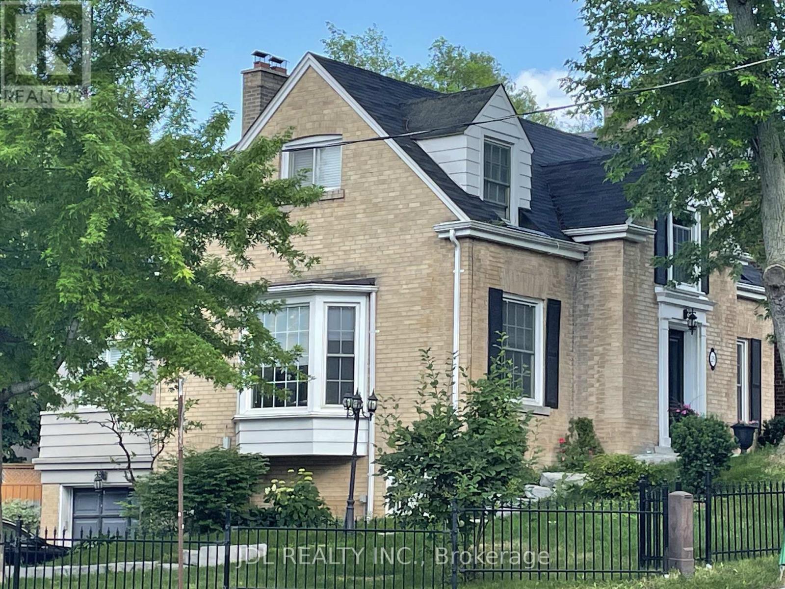 29 HIGHBOURNE AVENUE, Toronto, Ontario