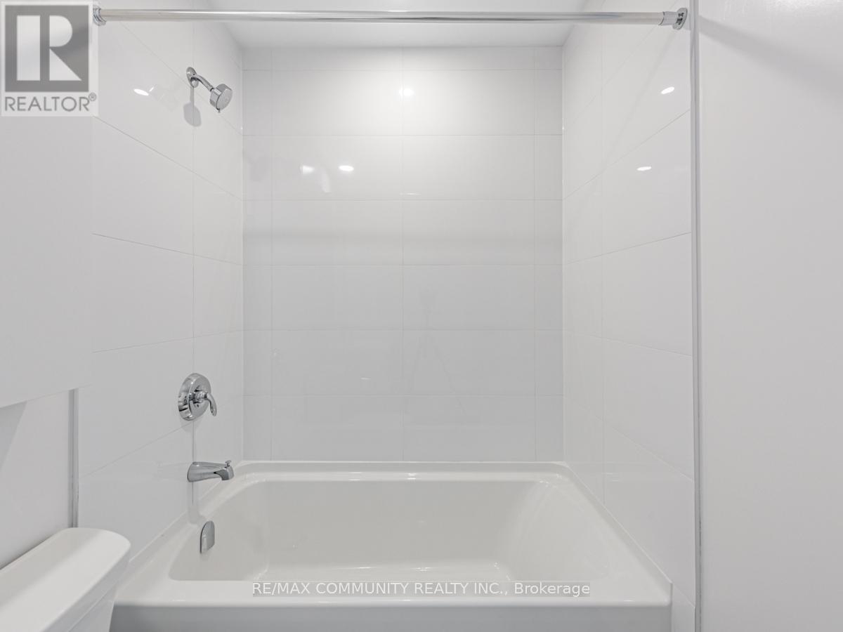 3210 - 50 O'neill Road W, Toronto, Ontario  M3C 0R1 - Photo 3 - C13090470
