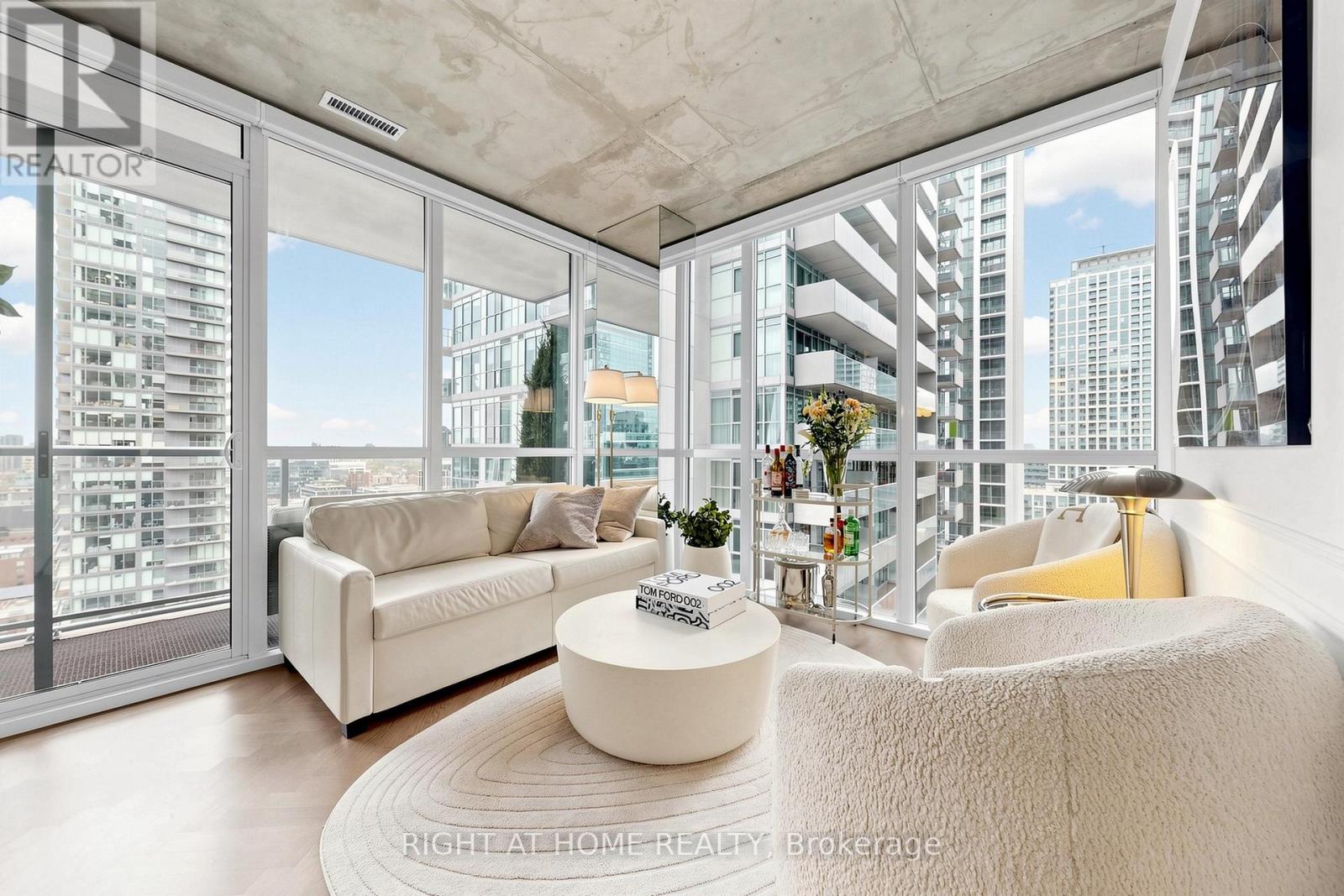 2409 - 88 Blue Jays Way, Toronto, Ontario  M5V 0L7 - Photo 11 - C13090516