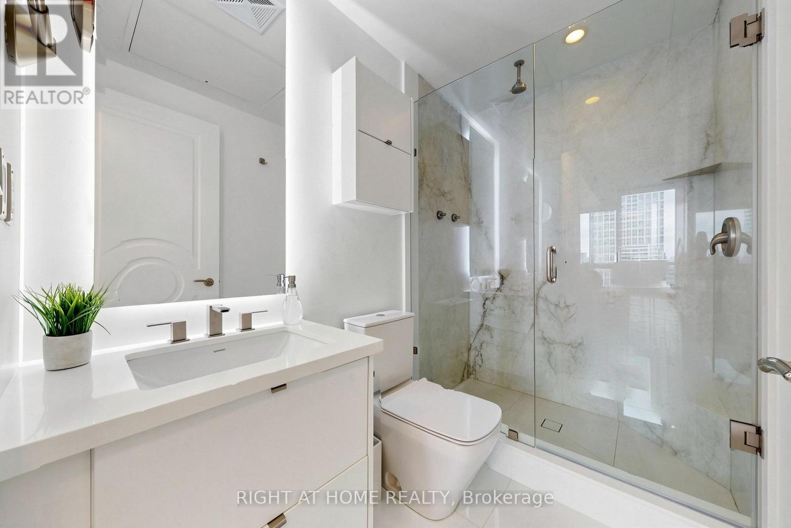 2409 - 88 Blue Jays Way, Toronto, Ontario  M5V 0L7 - Photo 16 - C13090516