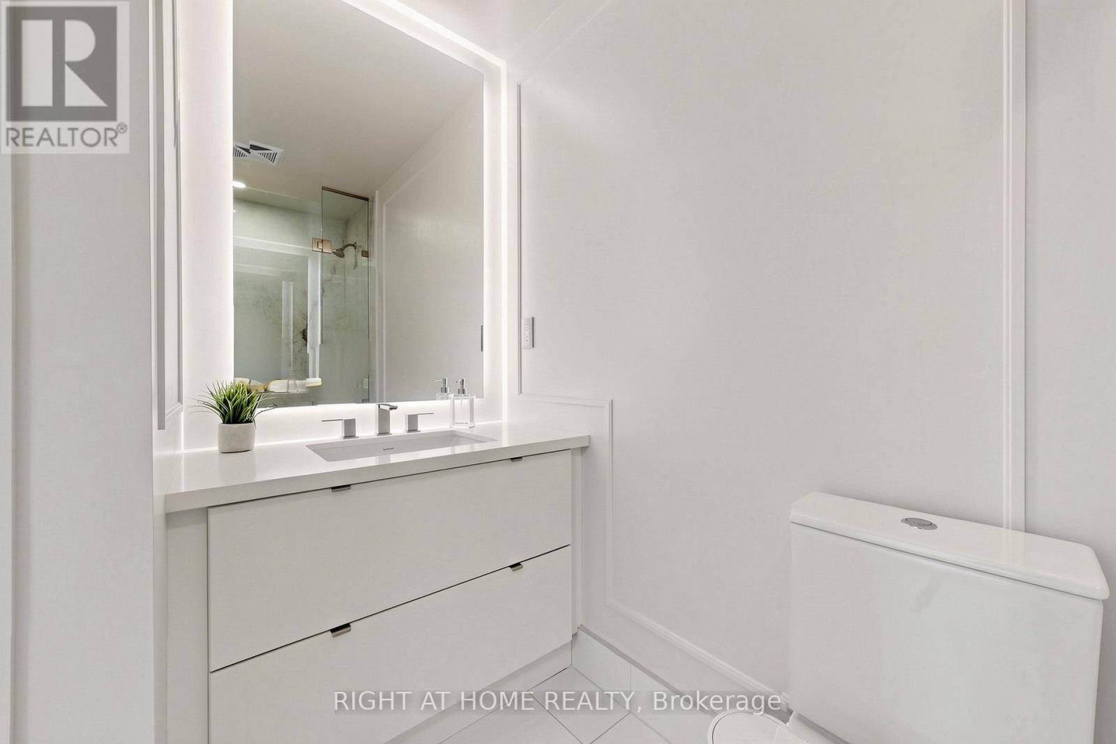 2409 - 88 Blue Jays Way, Toronto, Ontario  M5V 0L7 - Photo 20 - C13090516