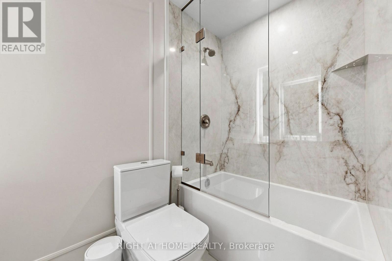 2409 - 88 Blue Jays Way, Toronto, Ontario  M5V 0L7 - Photo 22 - C13090516
