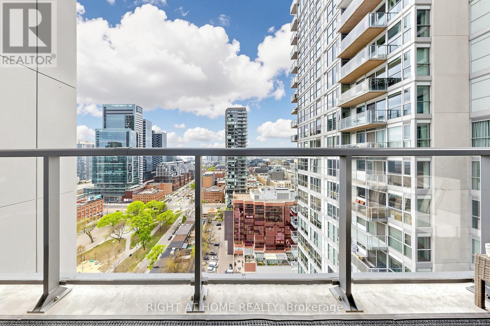 2409 - 88 Blue Jays Way, Toronto, Ontario  M5V 0L7 - Photo 25 - C13090516