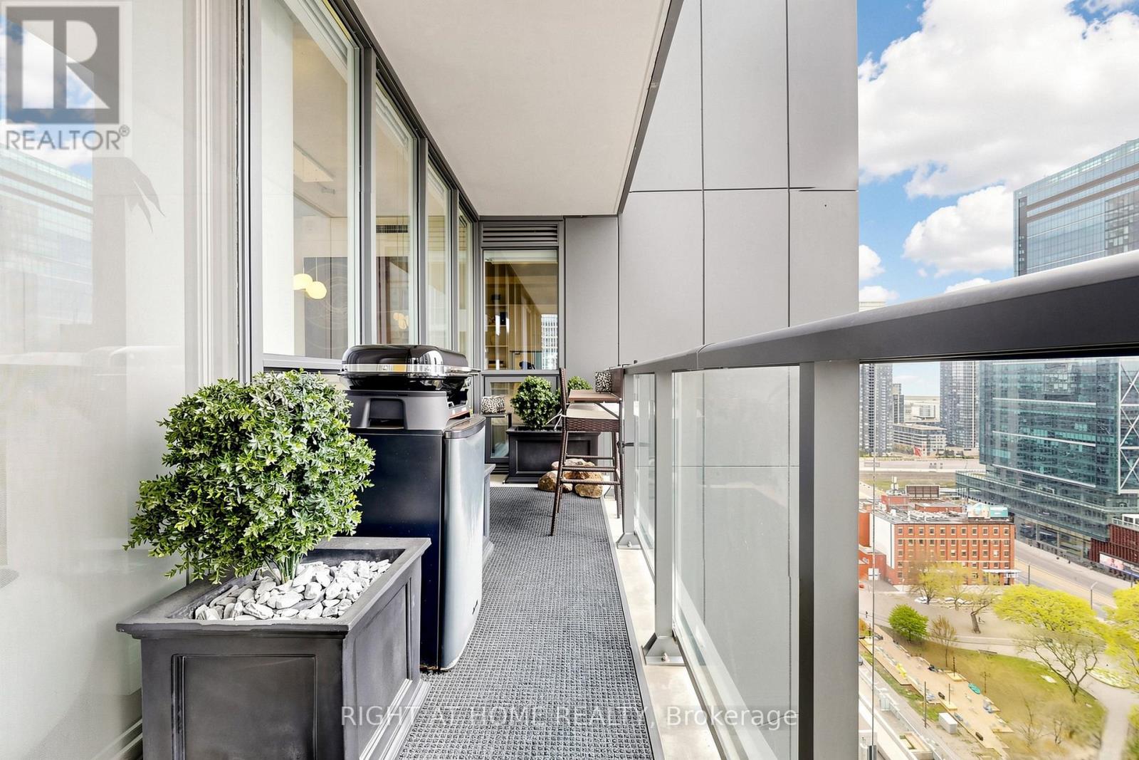 2409 - 88 Blue Jays Way, Toronto, Ontario  M5V 0L7 - Photo 26 - C13090516