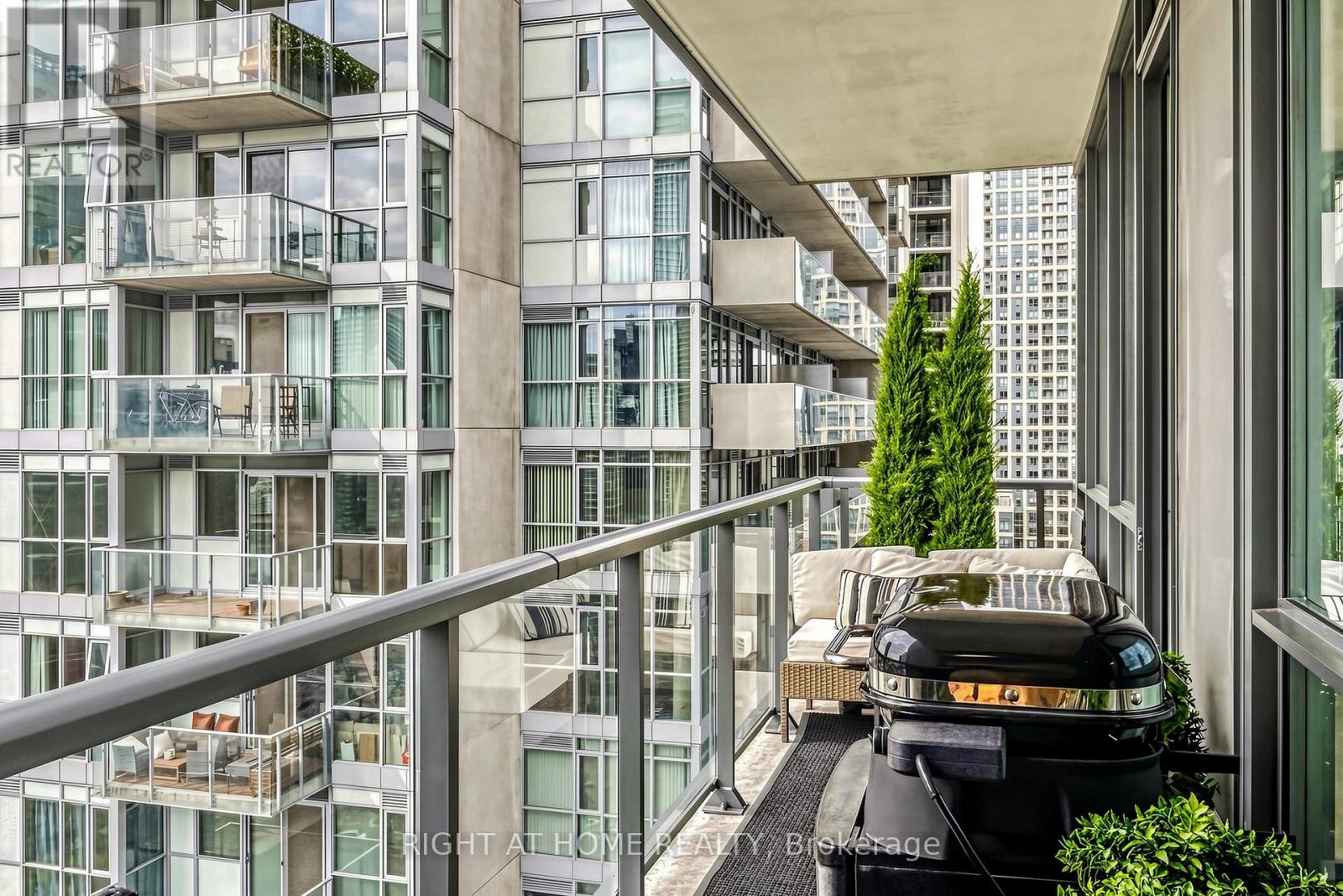 2409 - 88 Blue Jays Way, Toronto, Ontario  M5V 0L7 - Photo 27 - C13090516