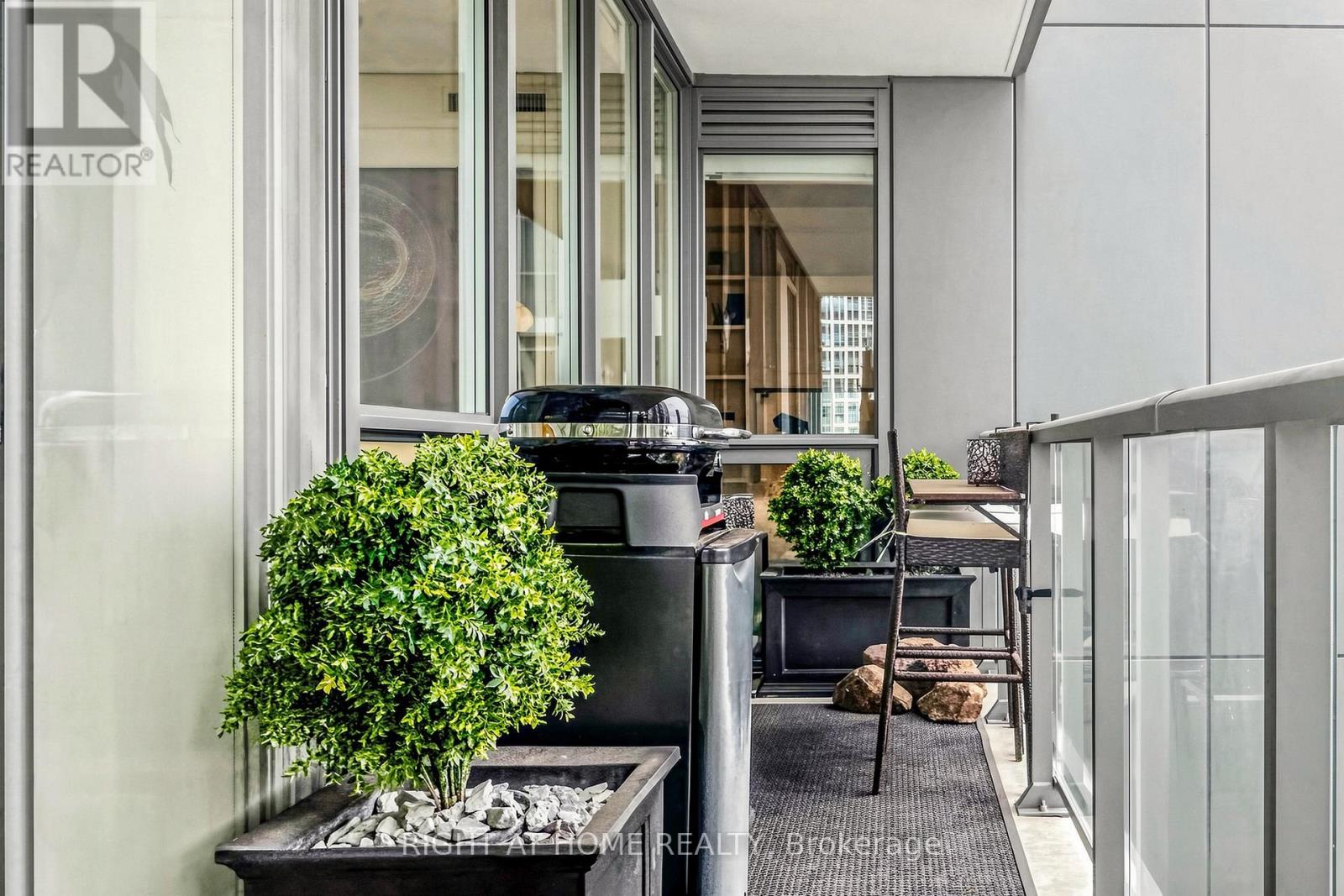 2409 - 88 Blue Jays Way, Toronto, Ontario  M5V 0L7 - Photo 28 - C13090516
