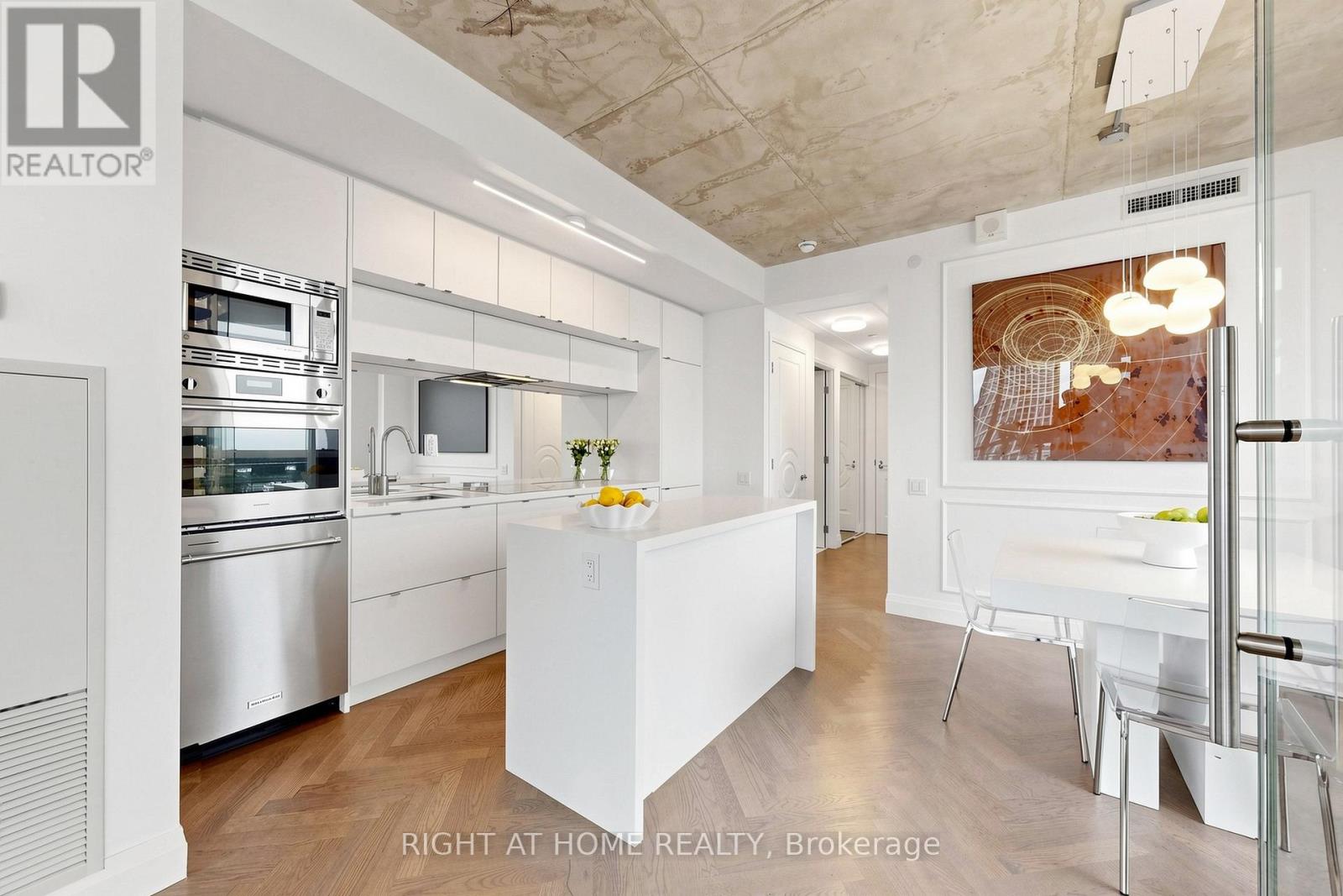 2409 - 88 Blue Jays Way, Toronto, Ontario  M5V 0L7 - Photo 3 - C13090516