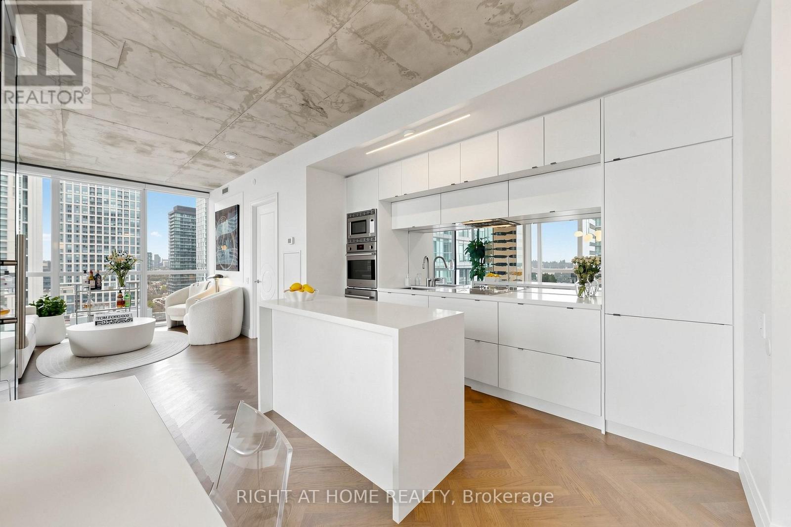2409 - 88 Blue Jays Way, Toronto, Ontario  M5V 0L7 - Photo 9 - C13090516