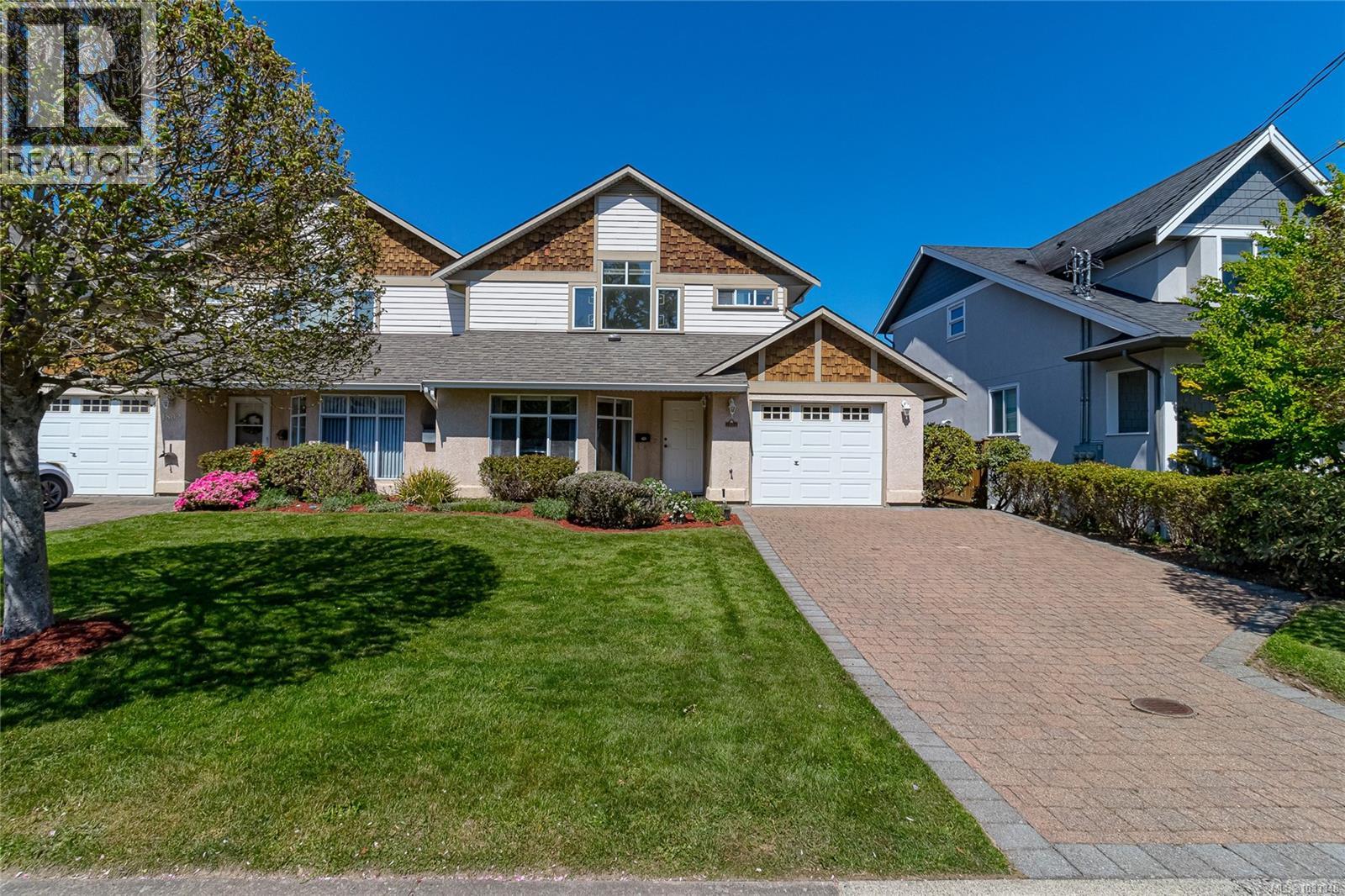 1804 Newton St, Saanich, British Columbia  V8R 2R4 - Photo 1 - 1033348