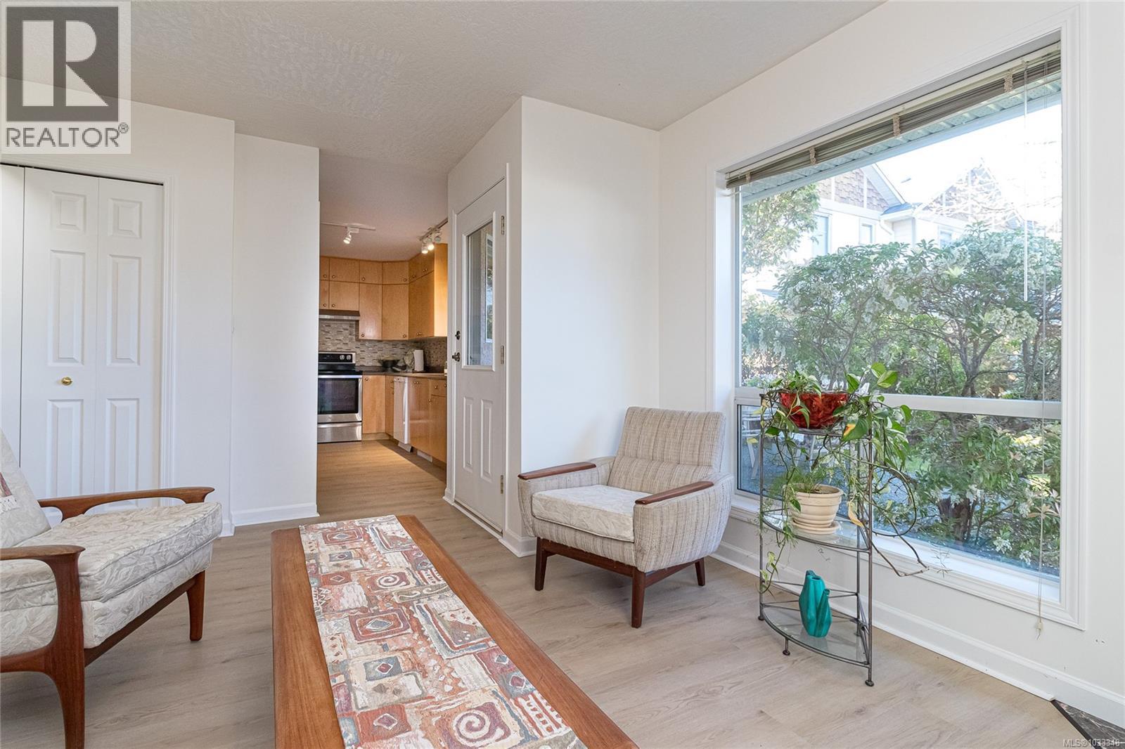 1804 Newton St, Saanich, British Columbia  V8R 2R4 - Photo 16 - 1033348