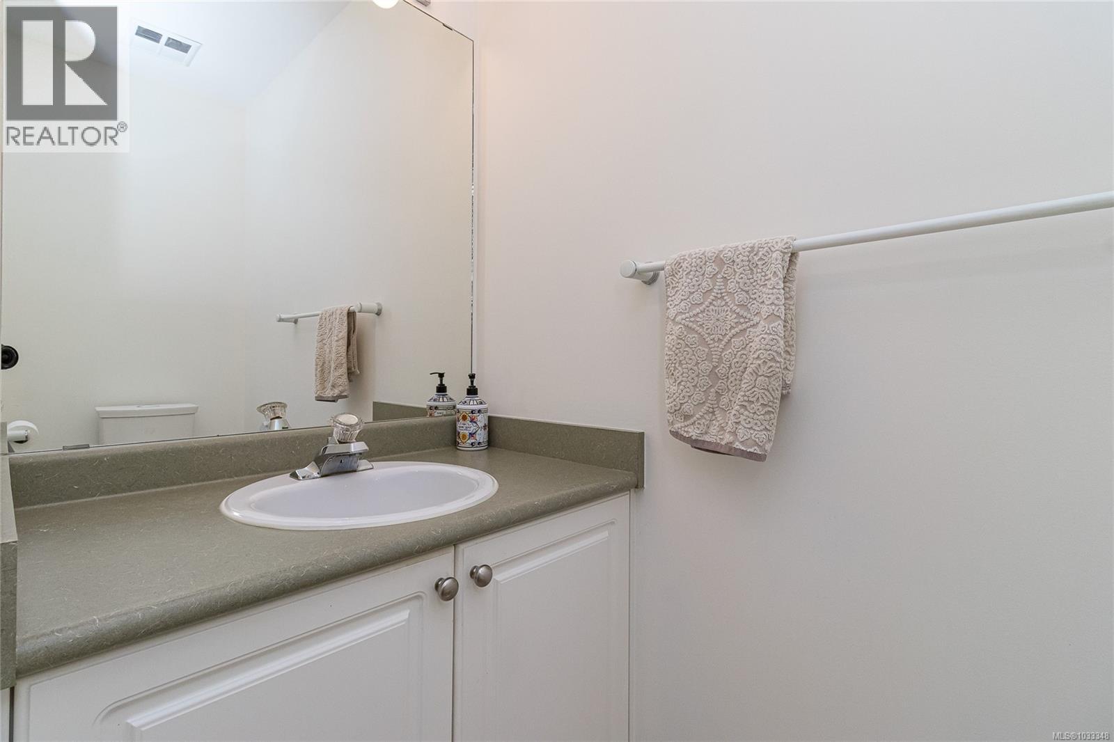 1804 Newton St, Saanich, British Columbia  V8R 2R4 - Photo 17 - 1033348