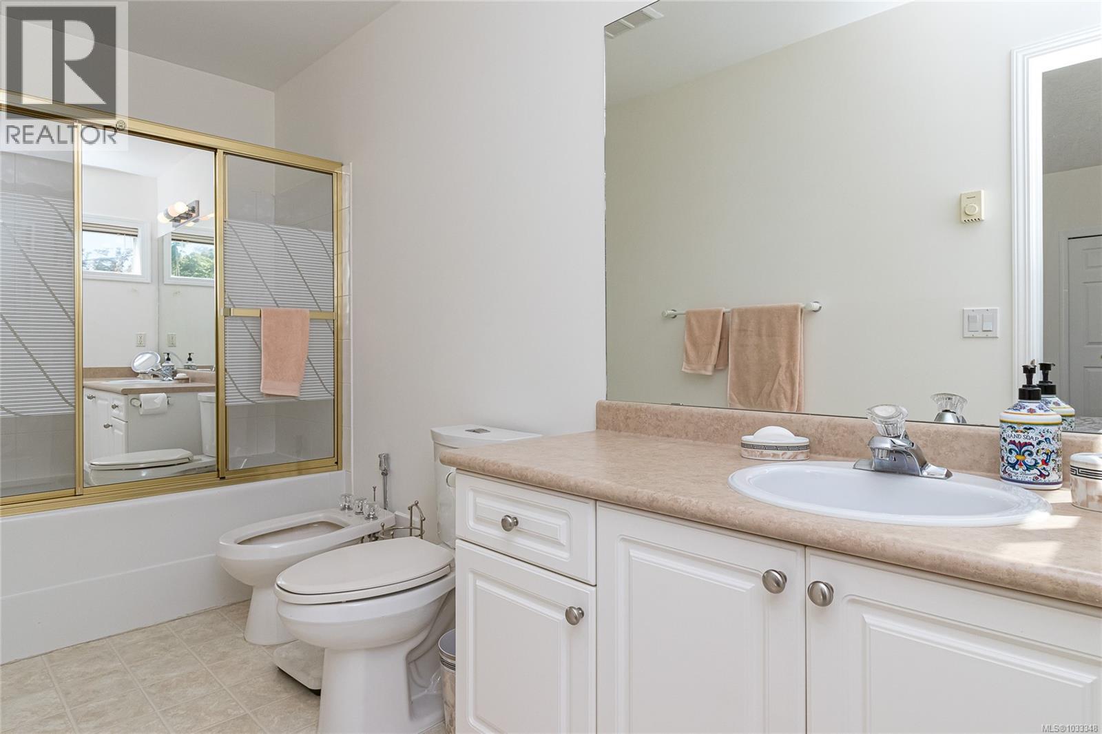 1804 Newton St, Saanich, British Columbia  V8R 2R4 - Photo 21 - 1033348
