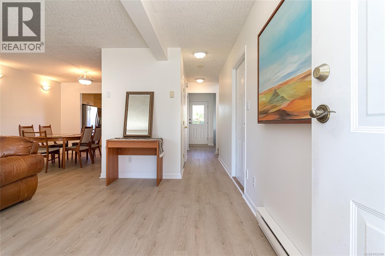 1804 Newton St, Saanich, British Columbia  V8R 2R4 - Photo 4 - 1033348