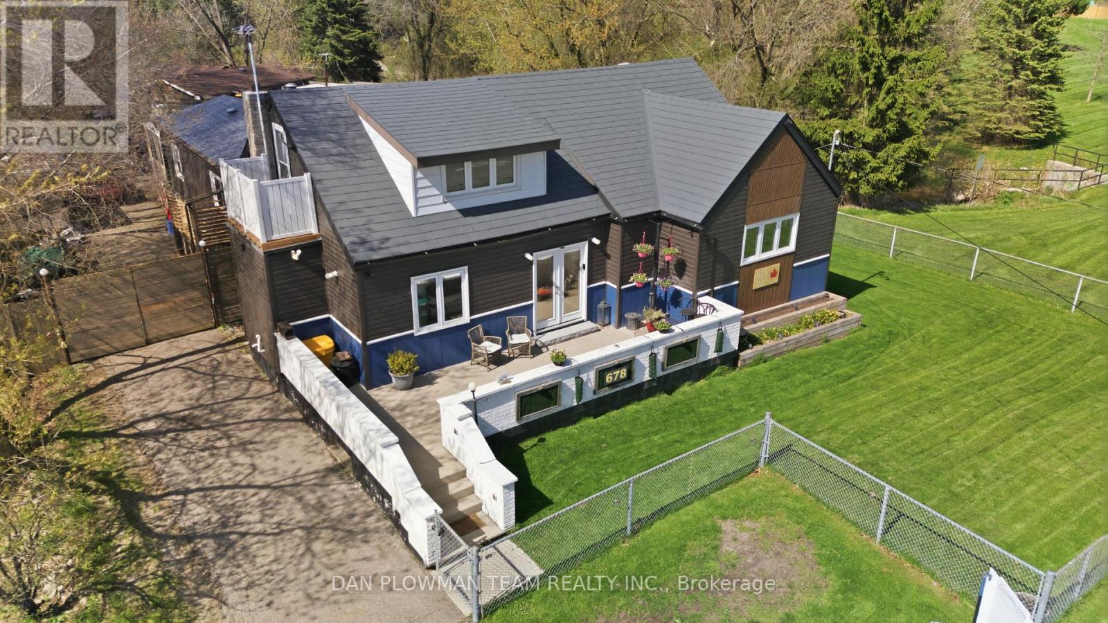 678 King Street W, Oshawa, Ontario  L1J 2L3 - Photo 2 - E13090352