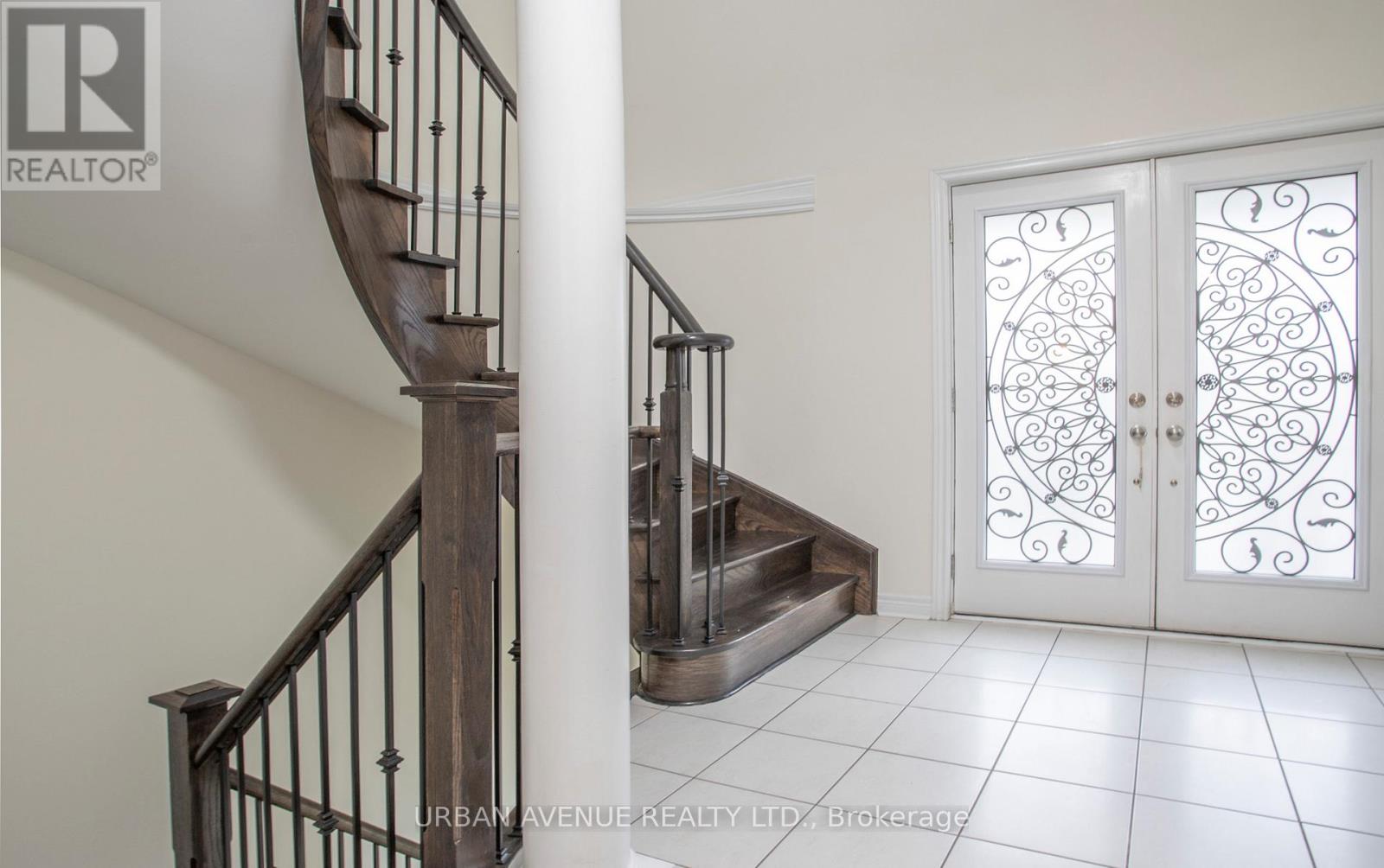 5 Aquilina Court, Ajax, Ontario  L1Z 0E5 - Photo 3 - E13090556