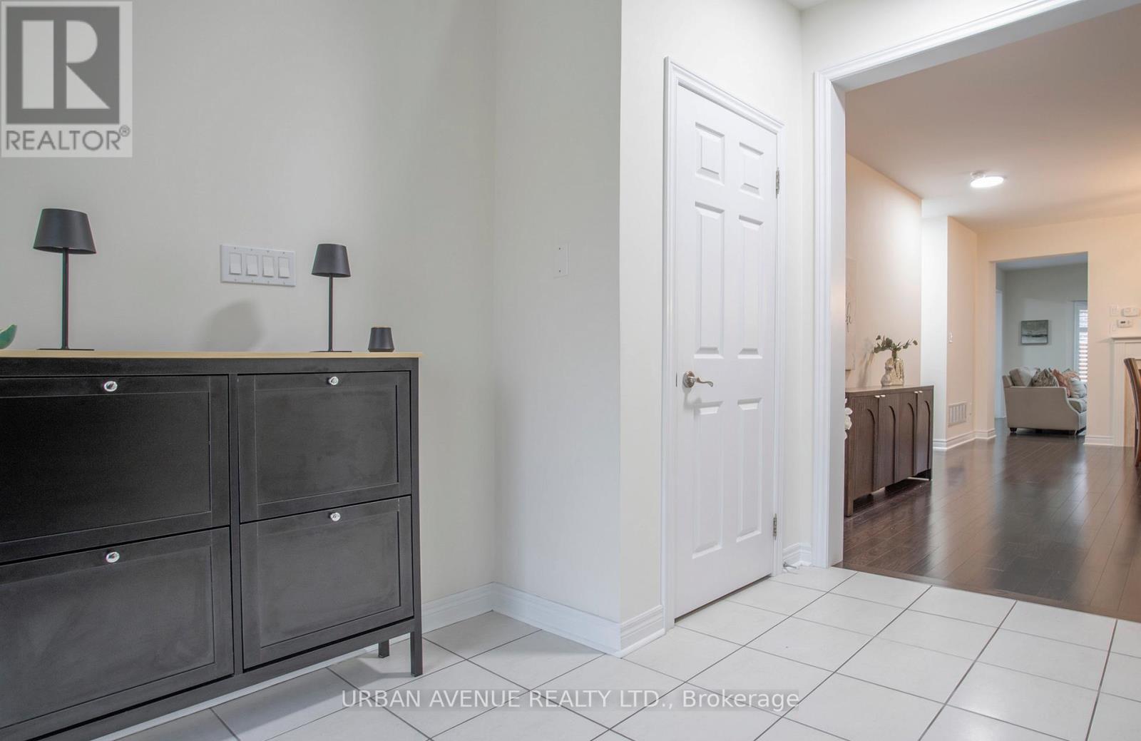 5 Aquilina Court, Ajax, Ontario  L1Z 0E5 - Photo 4 - E13090556