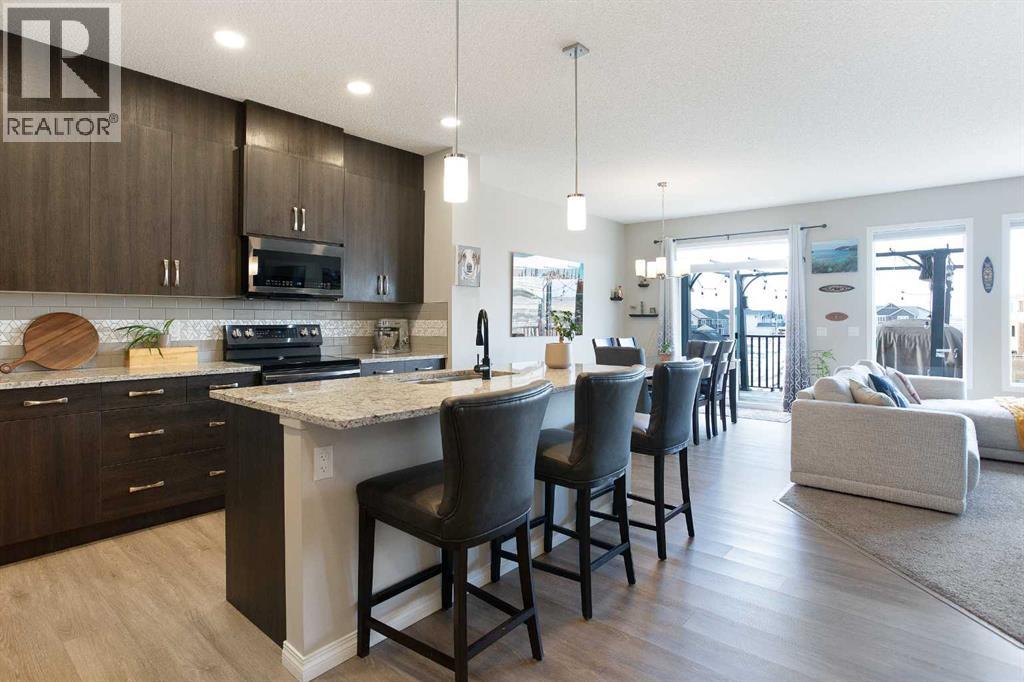 63 Heritage Court, Cochrane, Alberta  T4C 2N5 - Photo 2 - A2288398