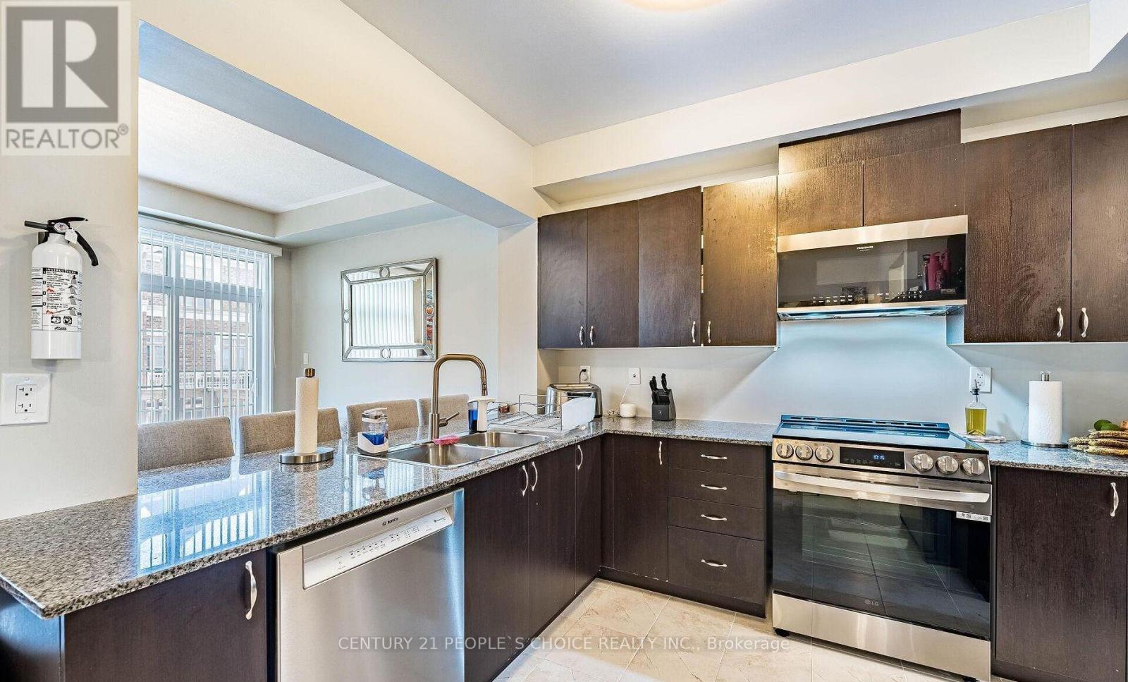 142 Farooq Boulevard S, Vaughan, Ontario  L4H 4S1 - Photo 12 - N13090558