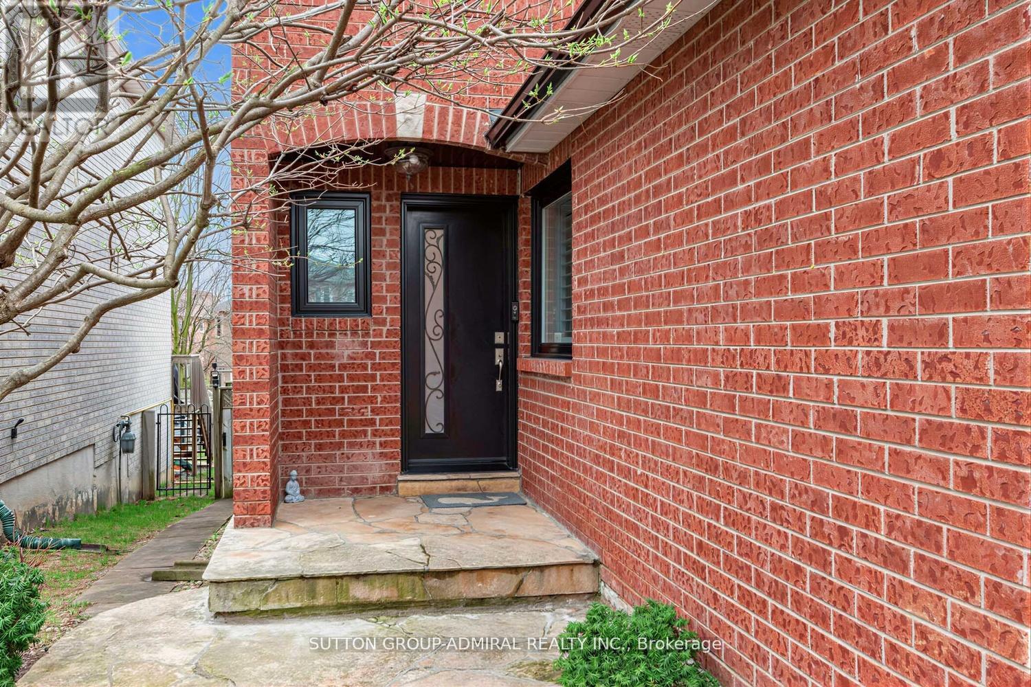 68 Redondo Drive, Vaughan, Ontario  L4J 7S6 - Photo 5 - N13090562