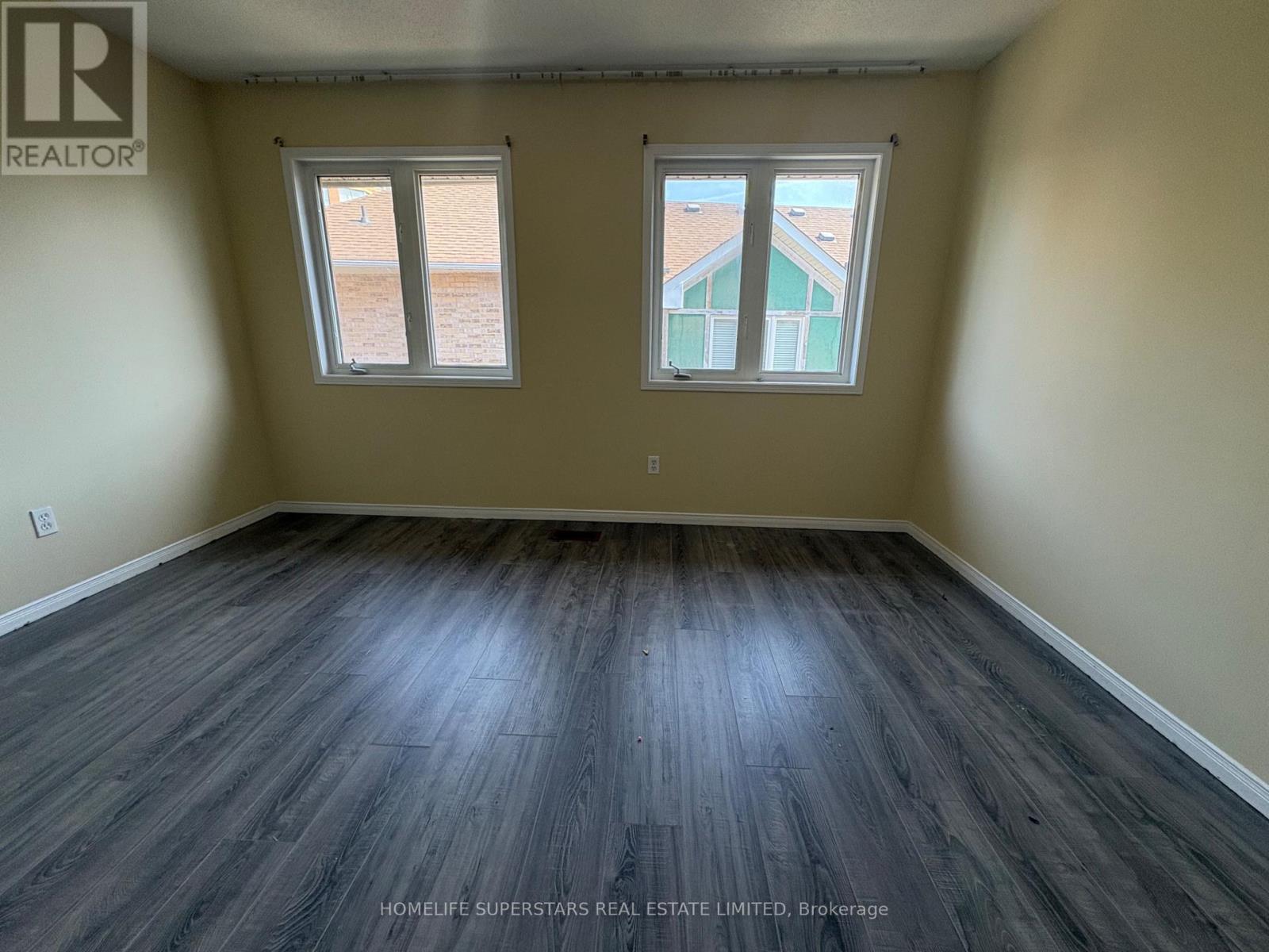 25 Shining Star Crescent, Toronto, Ontario  M6M 5L6 - Photo 5 - W13090322