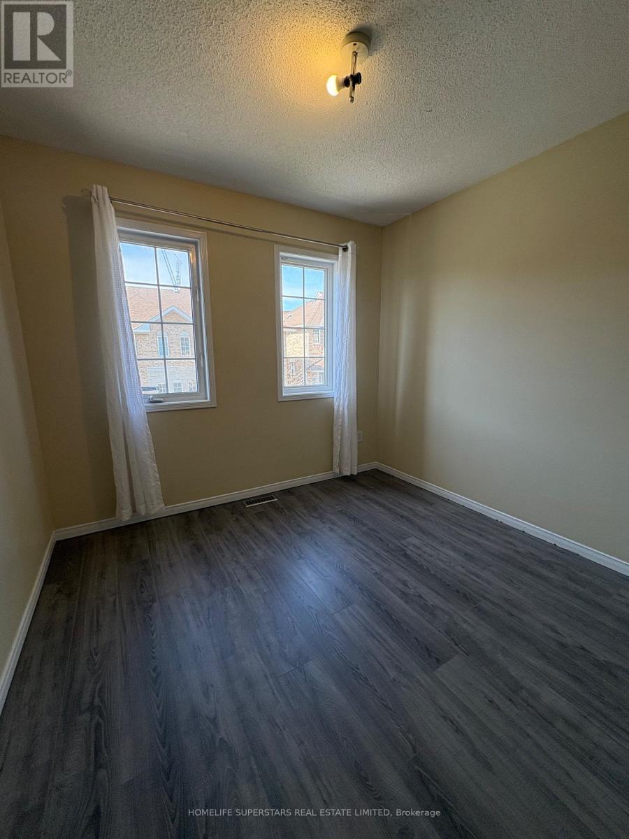 25 Shining Star Crescent, Toronto, Ontario  M6M 5L6 - Photo 7 - W13090322