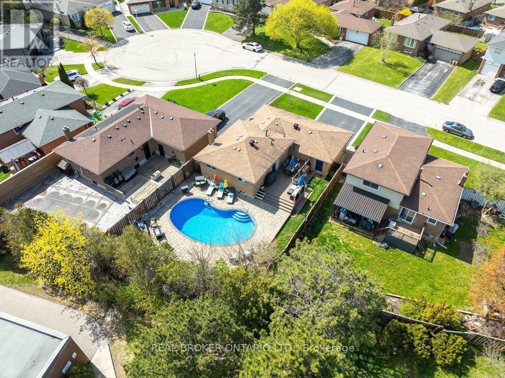 272 Oriole Court, Milton, Ontario  L9T 3R4 - Photo 2 - W13090386