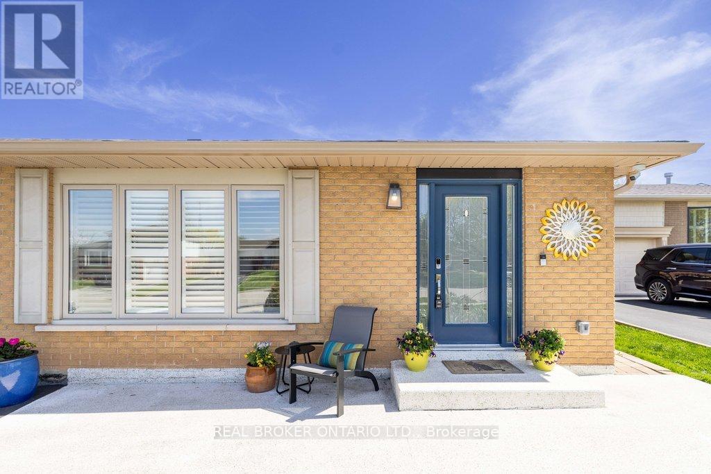272 Oriole Court, Milton, Ontario  L9T 3R4 - Photo 4 - W13090386