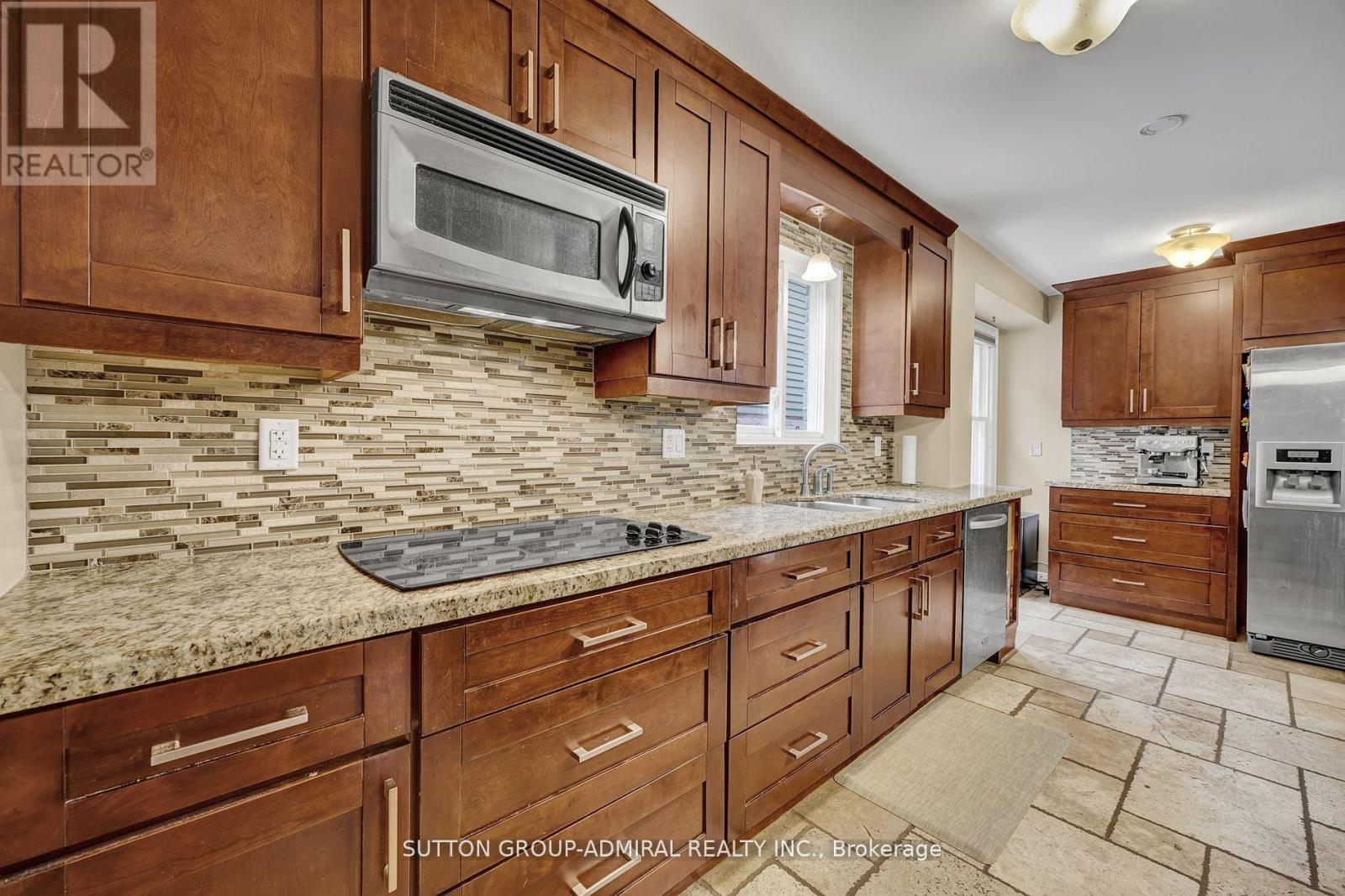 52 Garden Avenue, Brampton, Ontario  L6X 1M6 - Photo 16 - W13090496