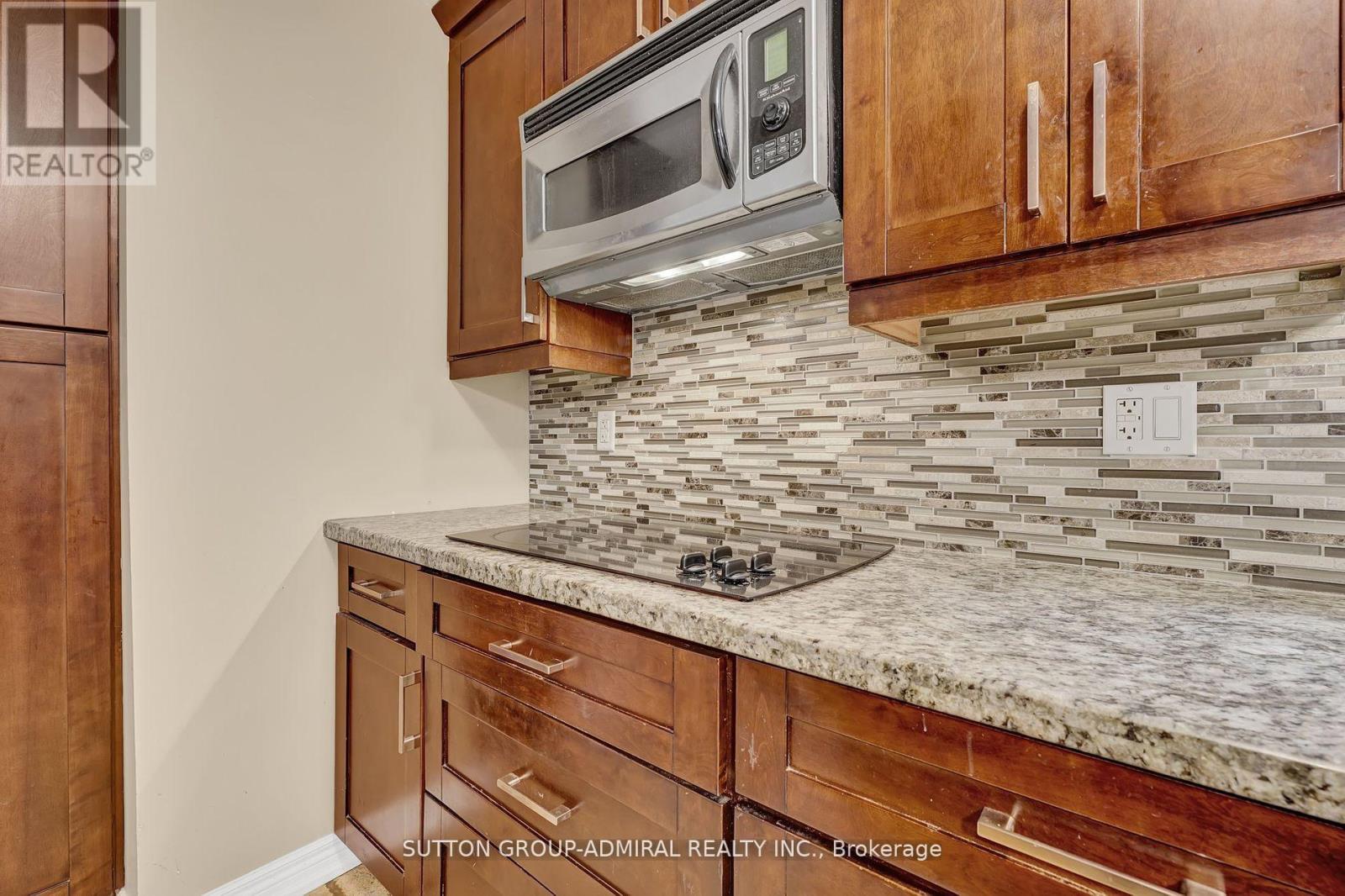 52 Garden Avenue, Brampton, Ontario  L6X 1M6 - Photo 17 - W13090496