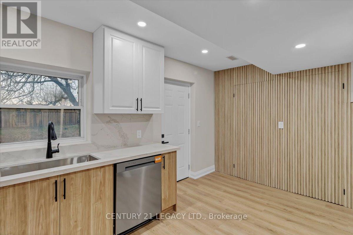 2027 Churchill Avenue, Burlington, Ontario  L7R 3T8 - Photo 11 - W13090498